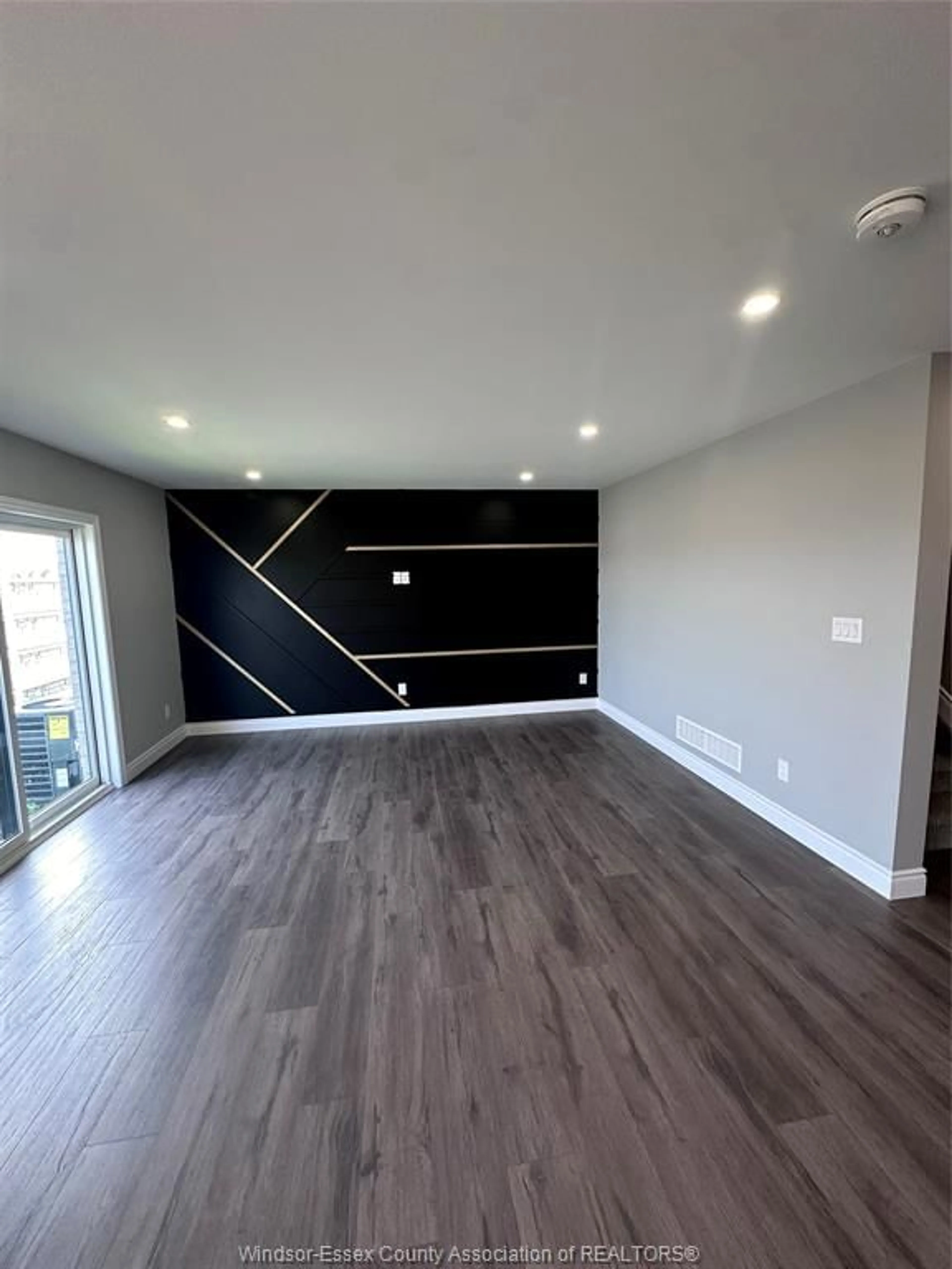 A pic of a room for 8 BETTY Crt, Chatham Ontario N7M 0T9