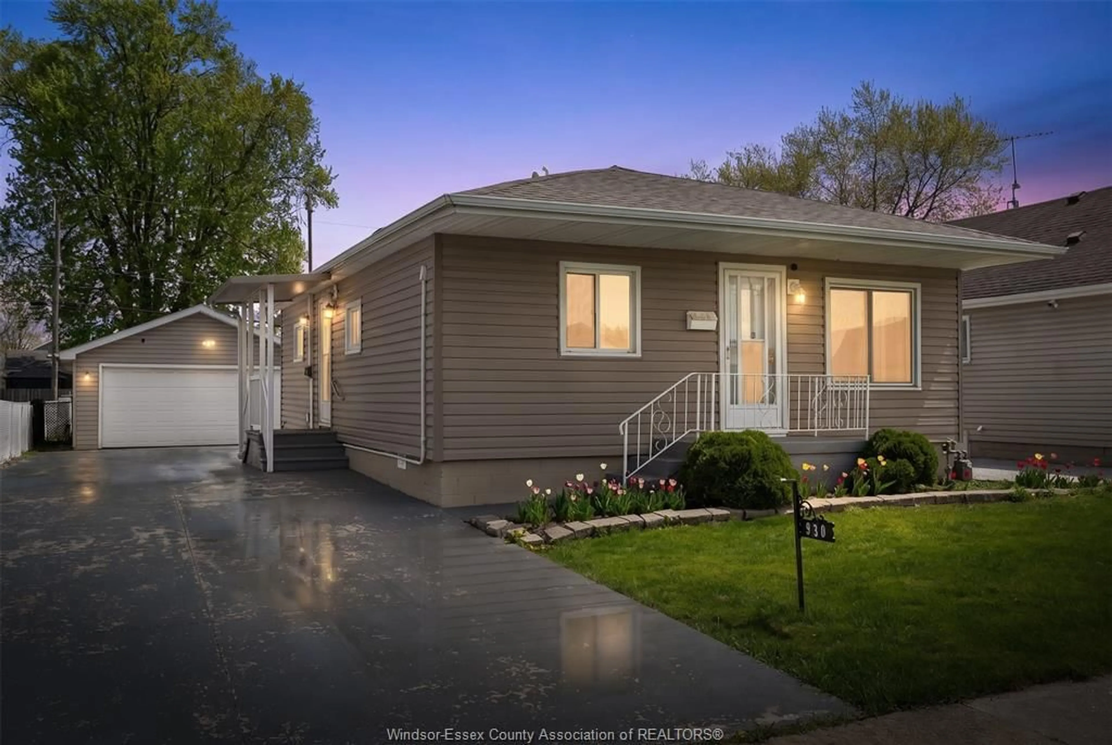 Home with vinyl exterior material, street for 930 ST. PIERRE St, Tecumseh Ontario N8N 1Z8