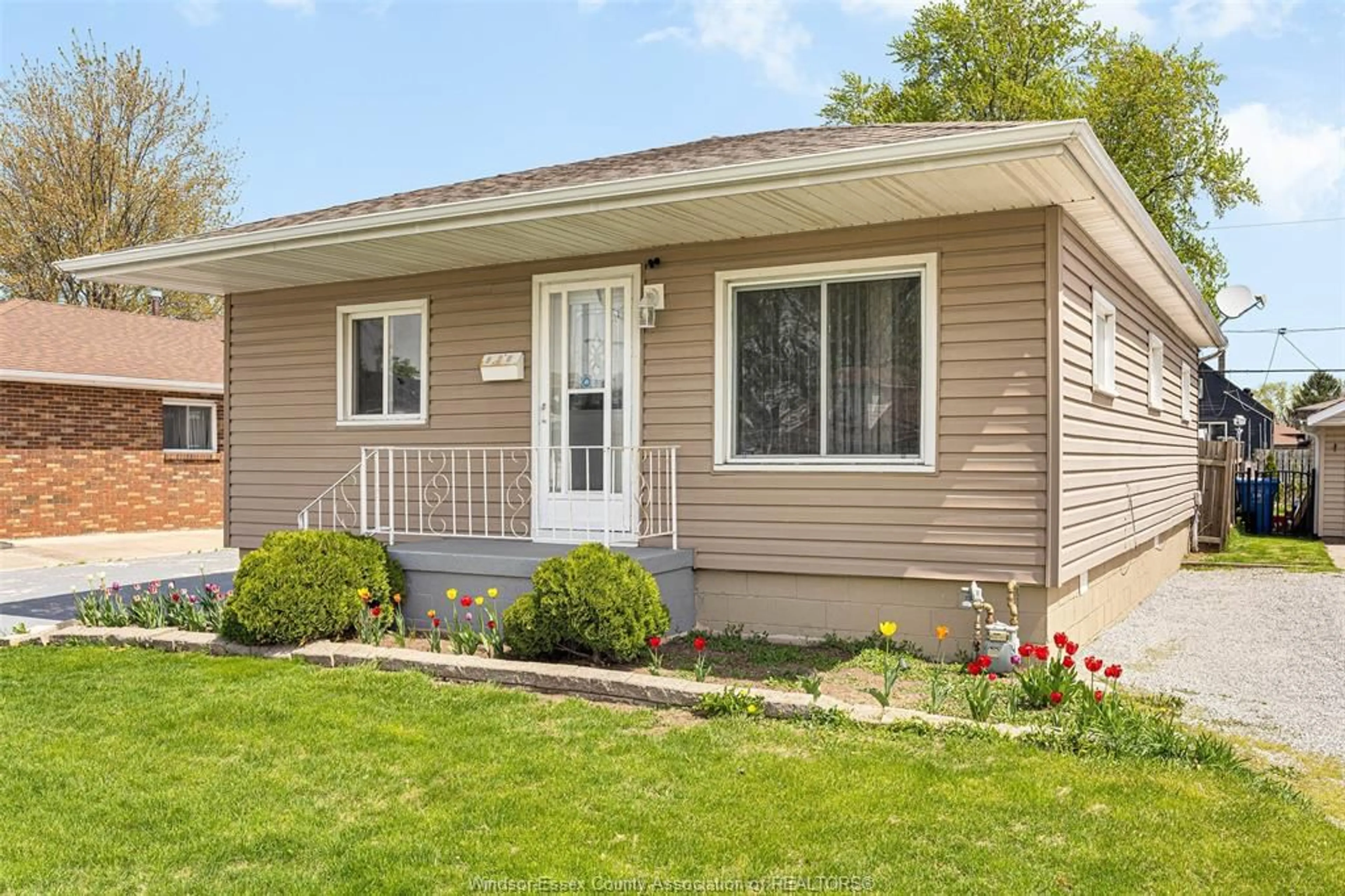 Home with vinyl exterior material, street for 930 ST. PIERRE St, Tecumseh Ontario N8N 1Z8