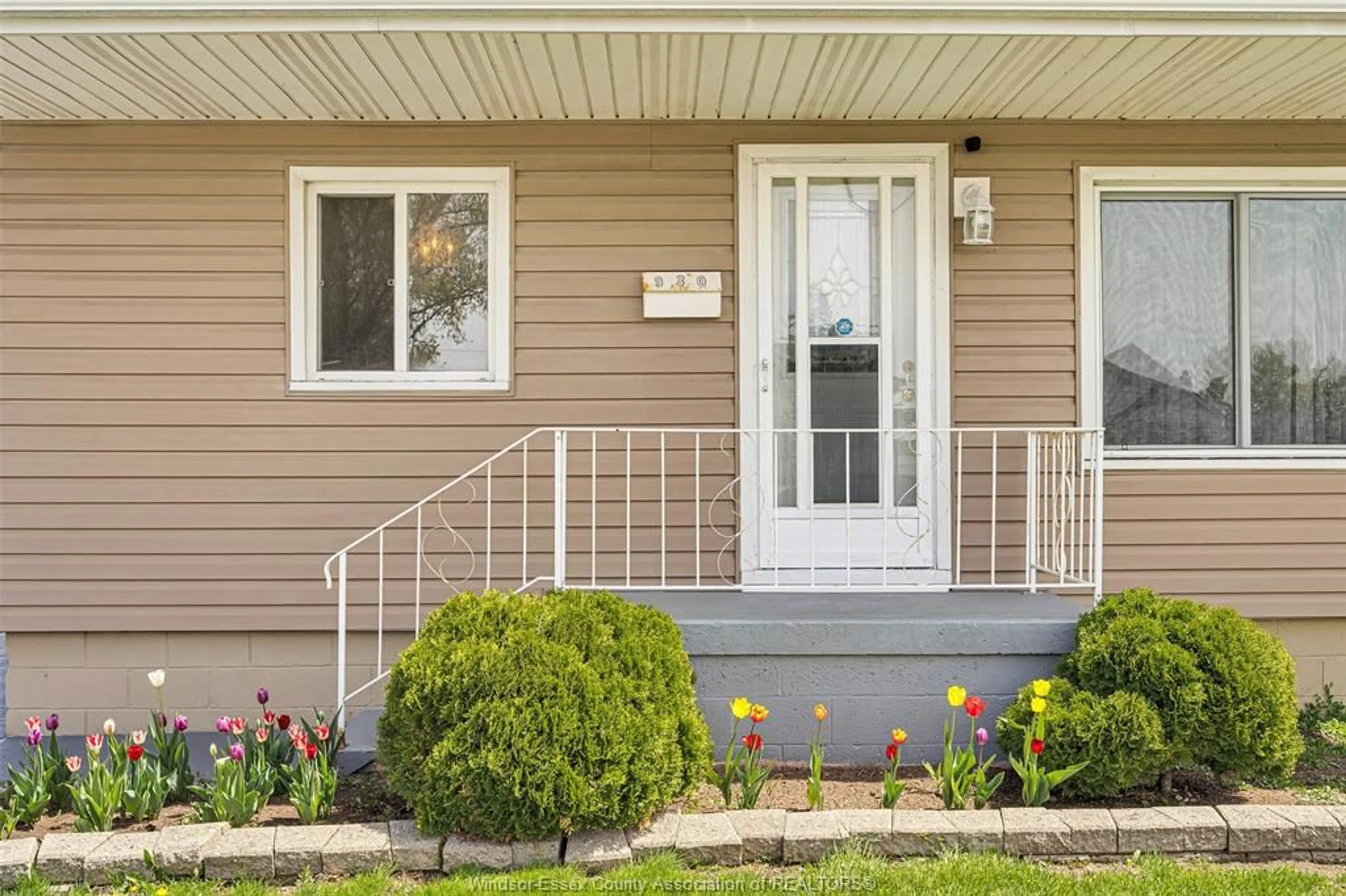 Home with vinyl exterior material, street for 930 ST. PIERRE St, Tecumseh Ontario N8N 1Z8