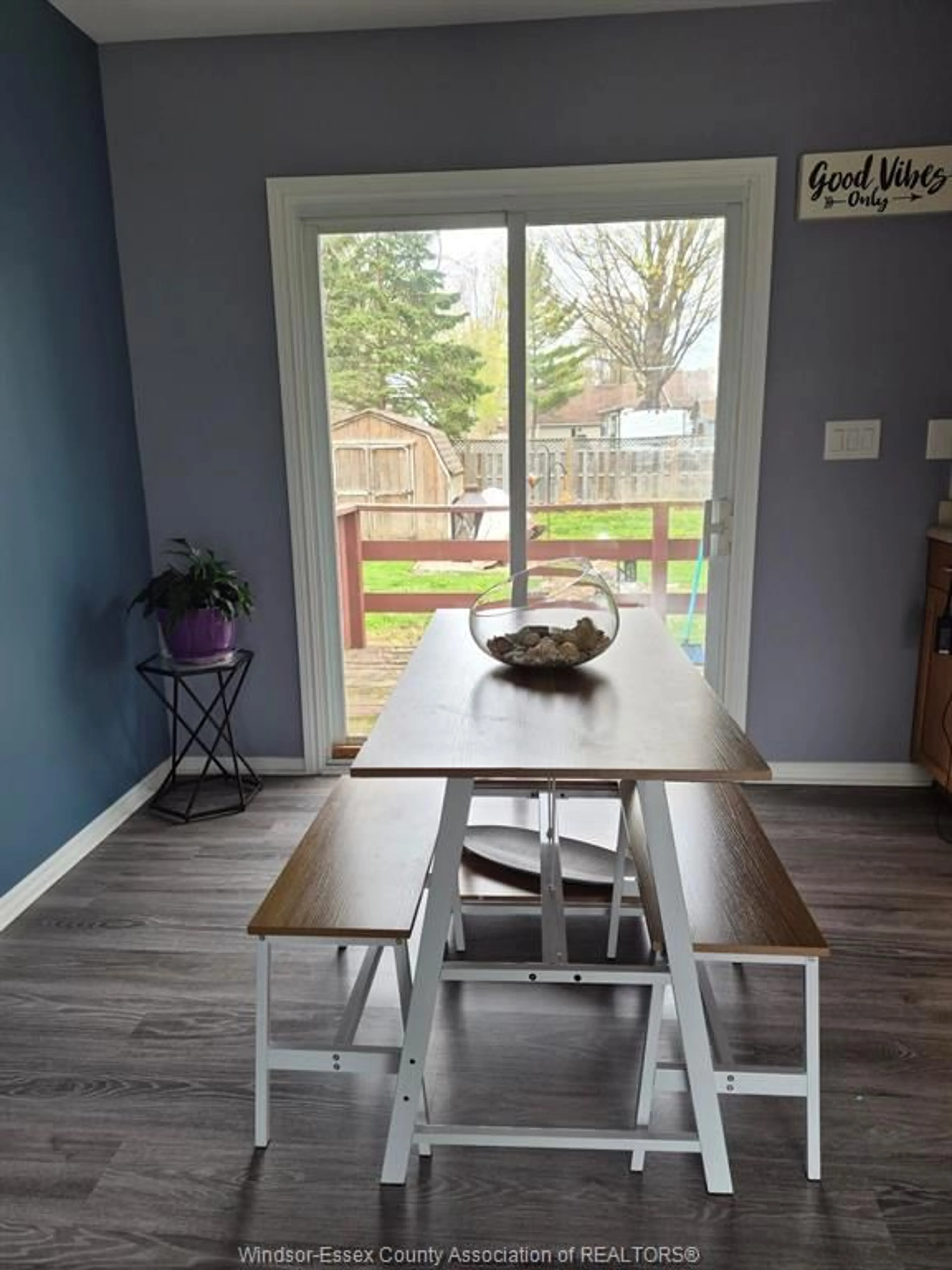 Dining room, wood/laminate floor for 290 LAKE St, Essex Ontario N0R 1G0