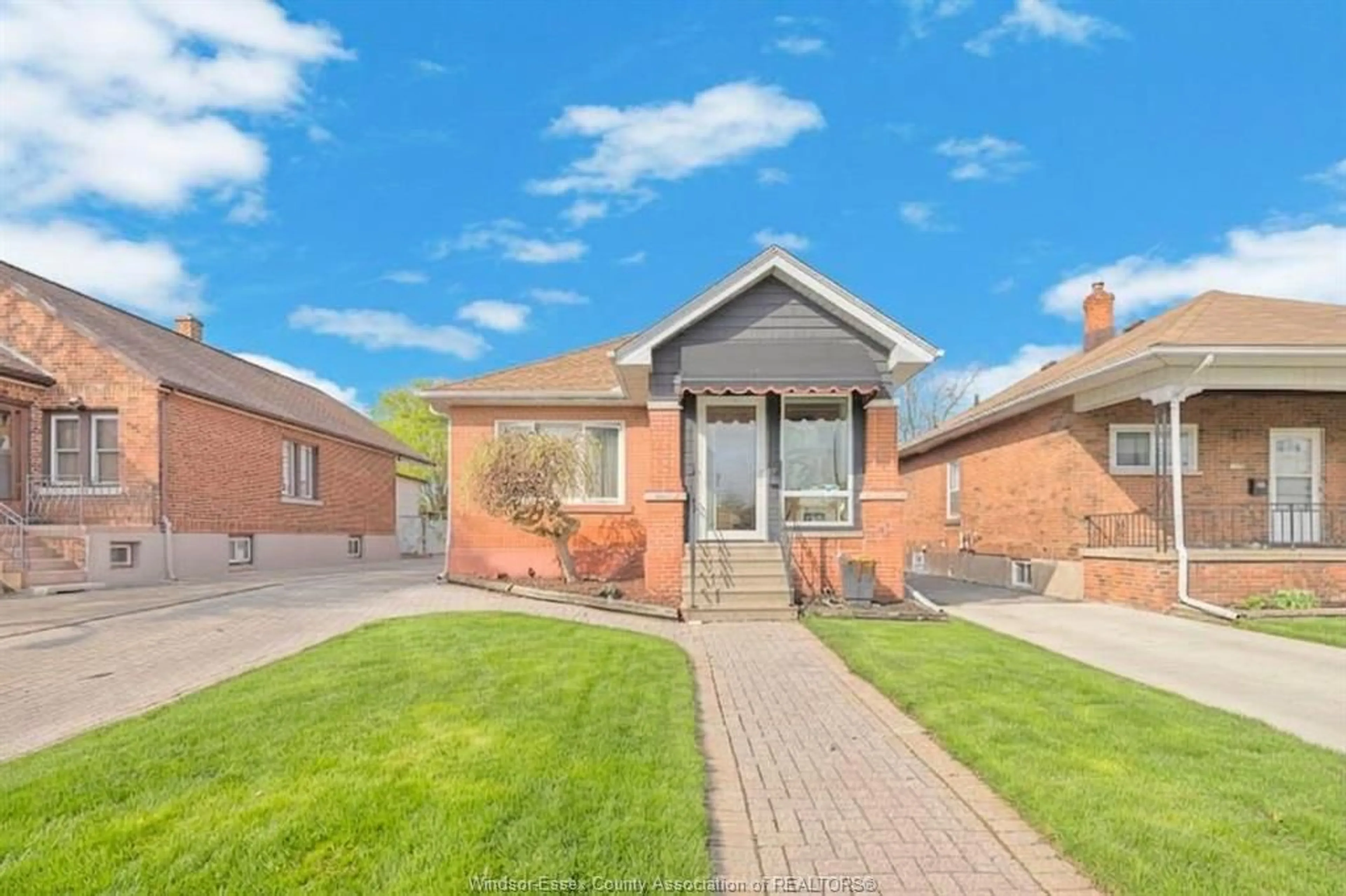 Home with brick exterior material, street for 1515 PARENT Ave, Windsor Ontario N8X 4J8