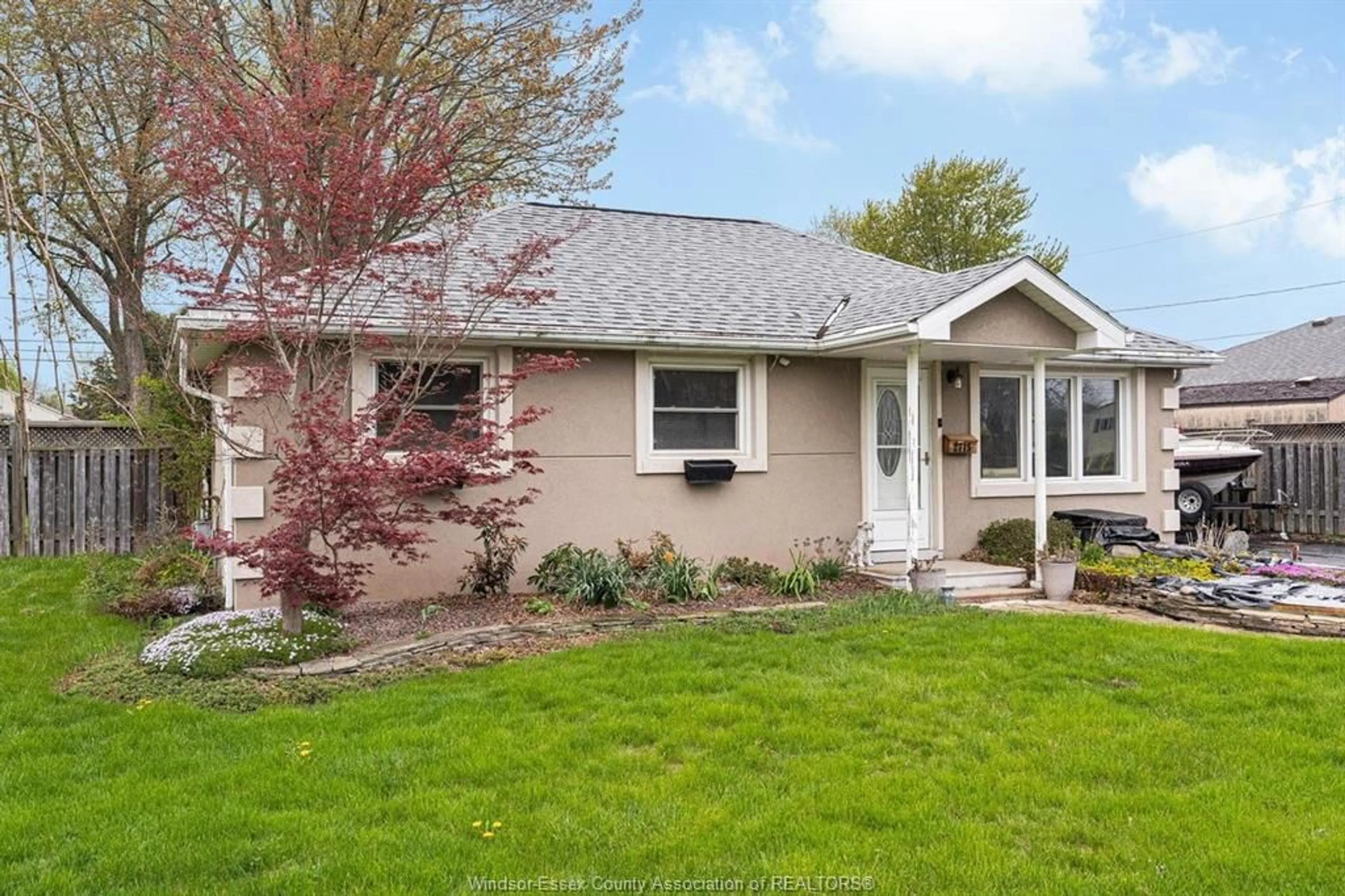 Home with vinyl exterior material, street for 2715 LLOYD GEORGE Blvd, Windsor Ontario N8T 2T8