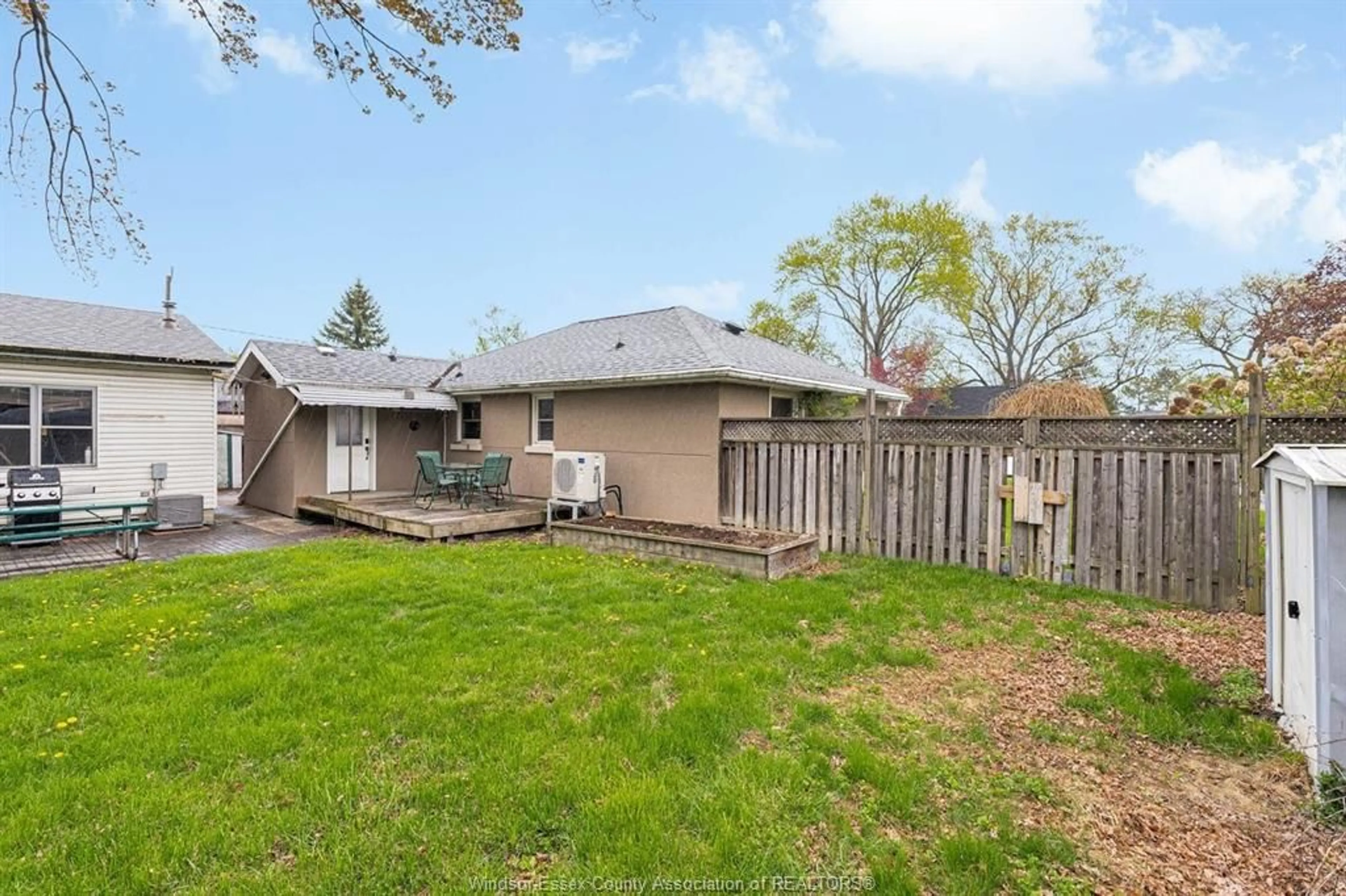 A pic from outside/outdoor area/front of a property/back of a property/a pic from drone, street for 2715 LLOYD GEORGE Blvd, Windsor Ontario N8T 2T8
