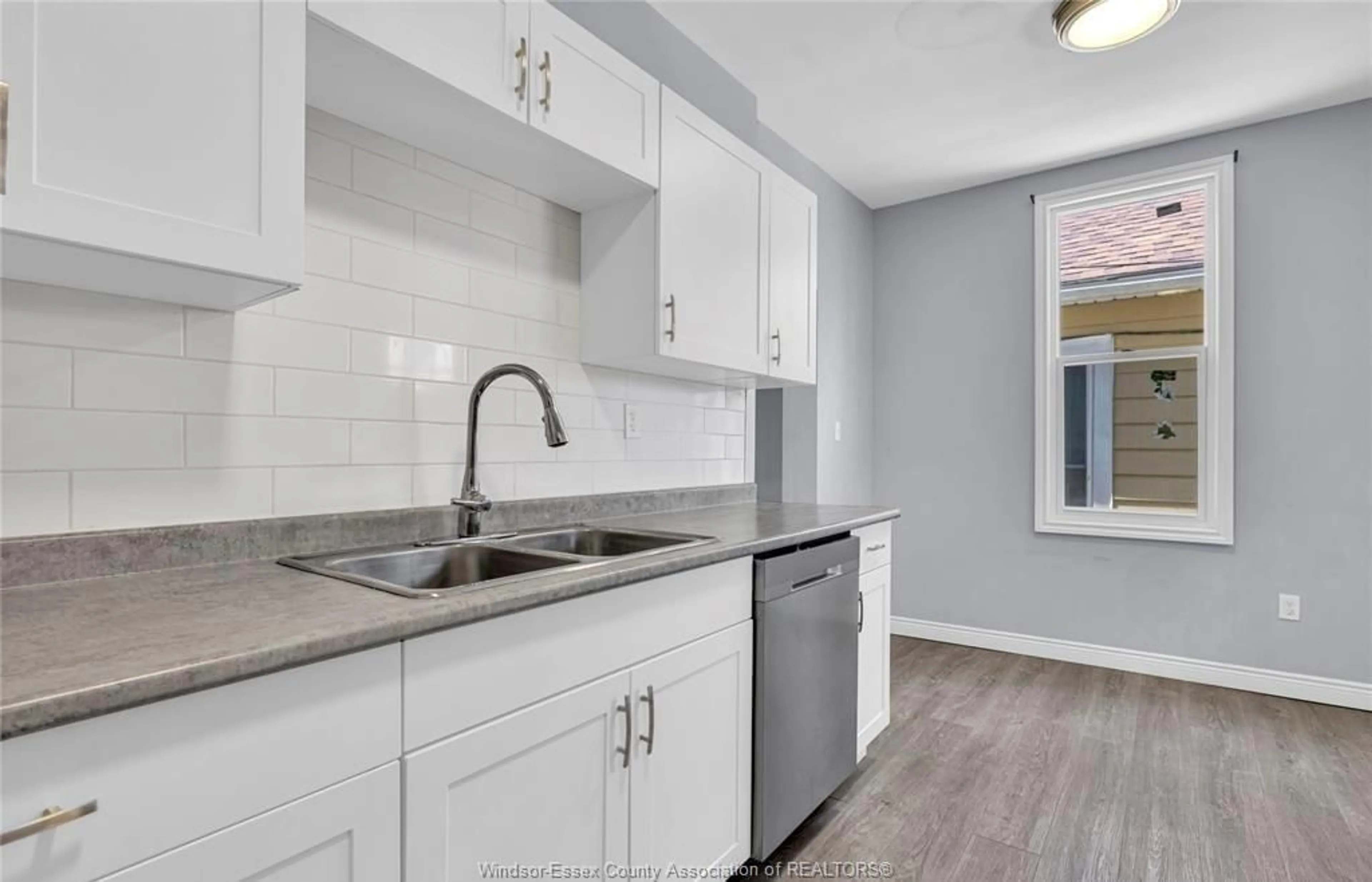 Standard kitchen, ceramic/tile floor for 294 LOUIS Ave, Windsor Ontario N9A 1W2