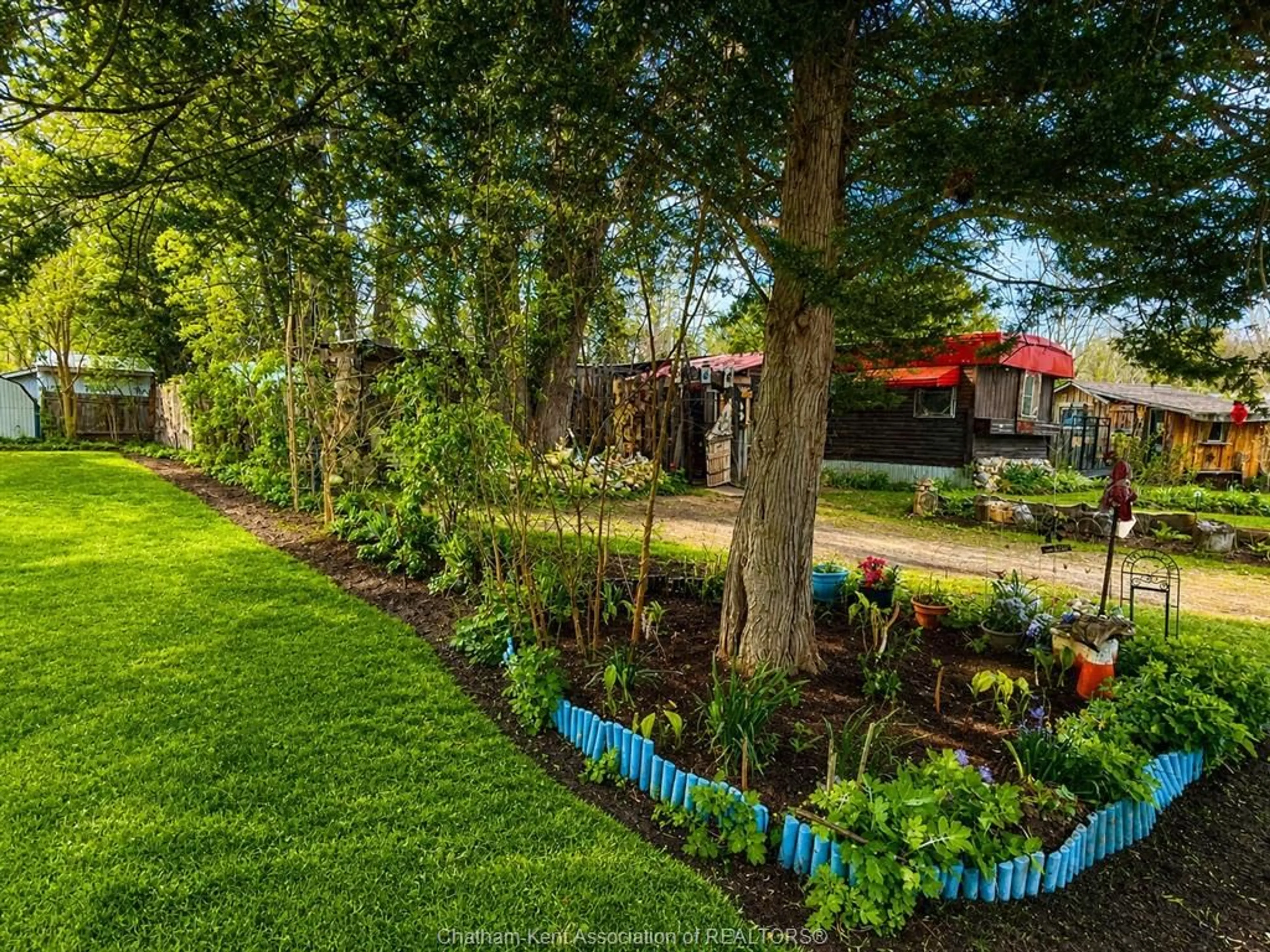 Patio, street for 29338 Jane Rd #52, Thamesville Ontario N0P 2K0