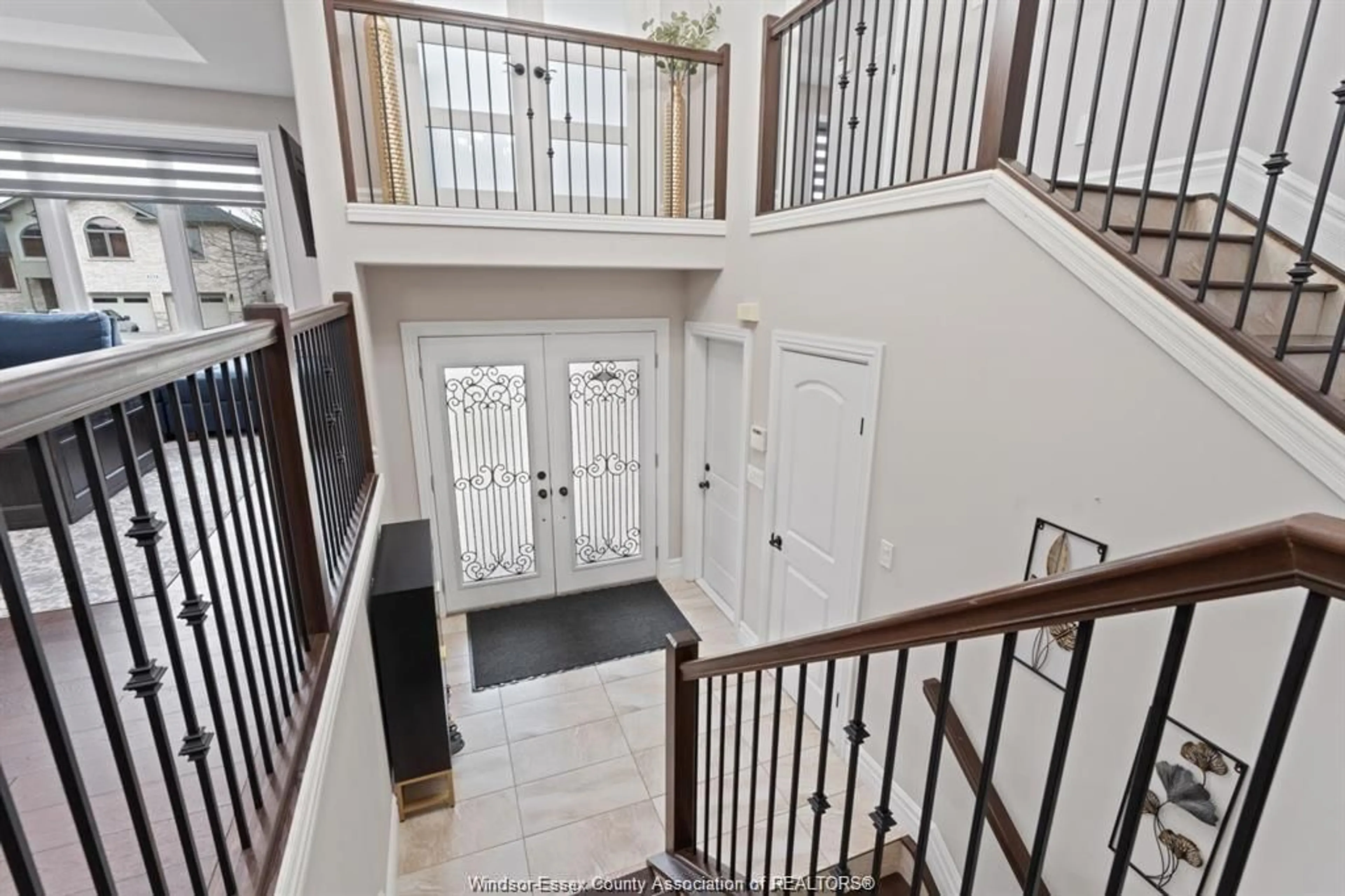 Indoor entryway for 1249 CANCUN, Windsor Ontario N9G 0B2