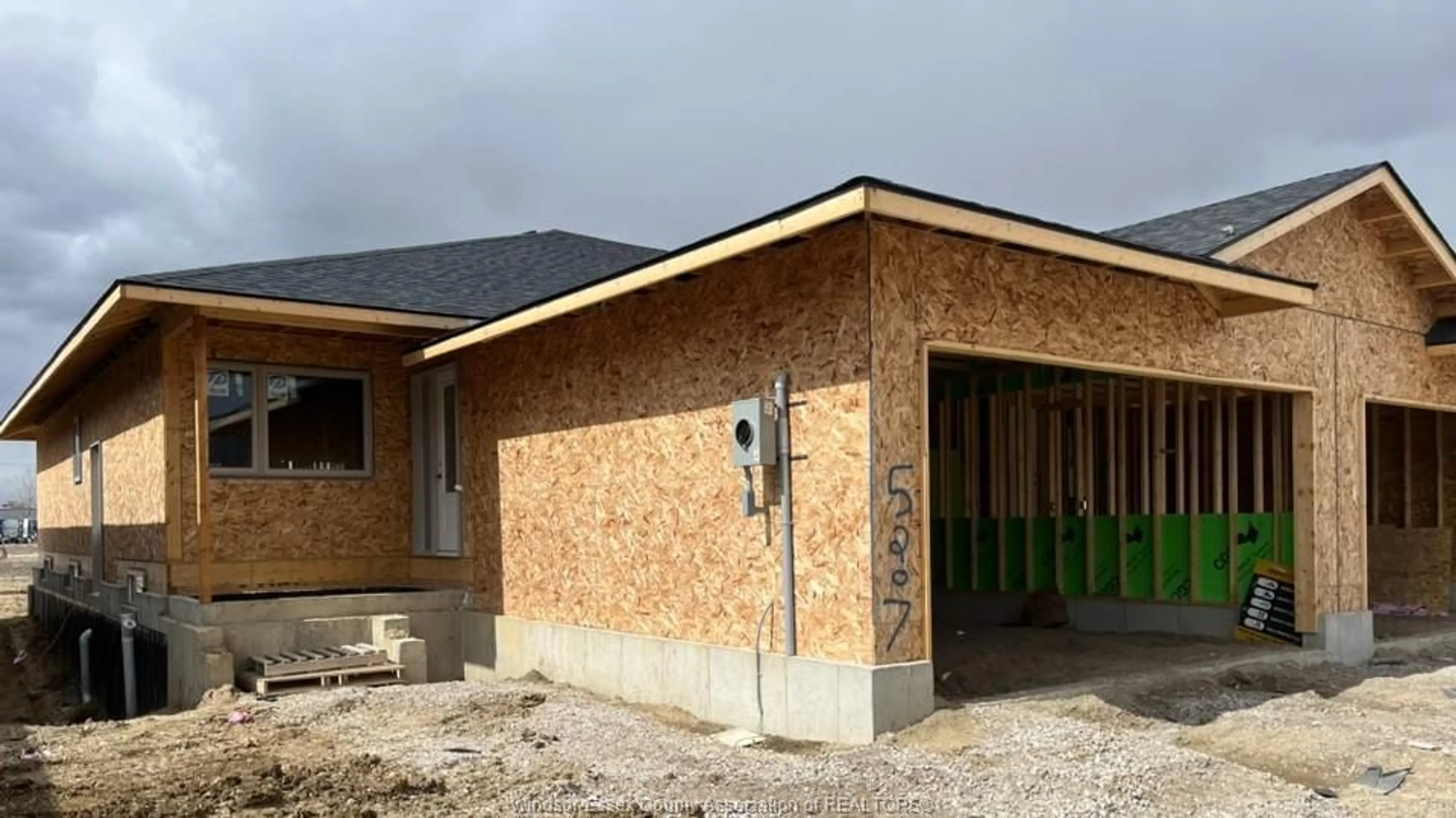 Home with vinyl exterior material, building for 5215 TALIA Trail, Tecumseh Ontario N0R 1K0