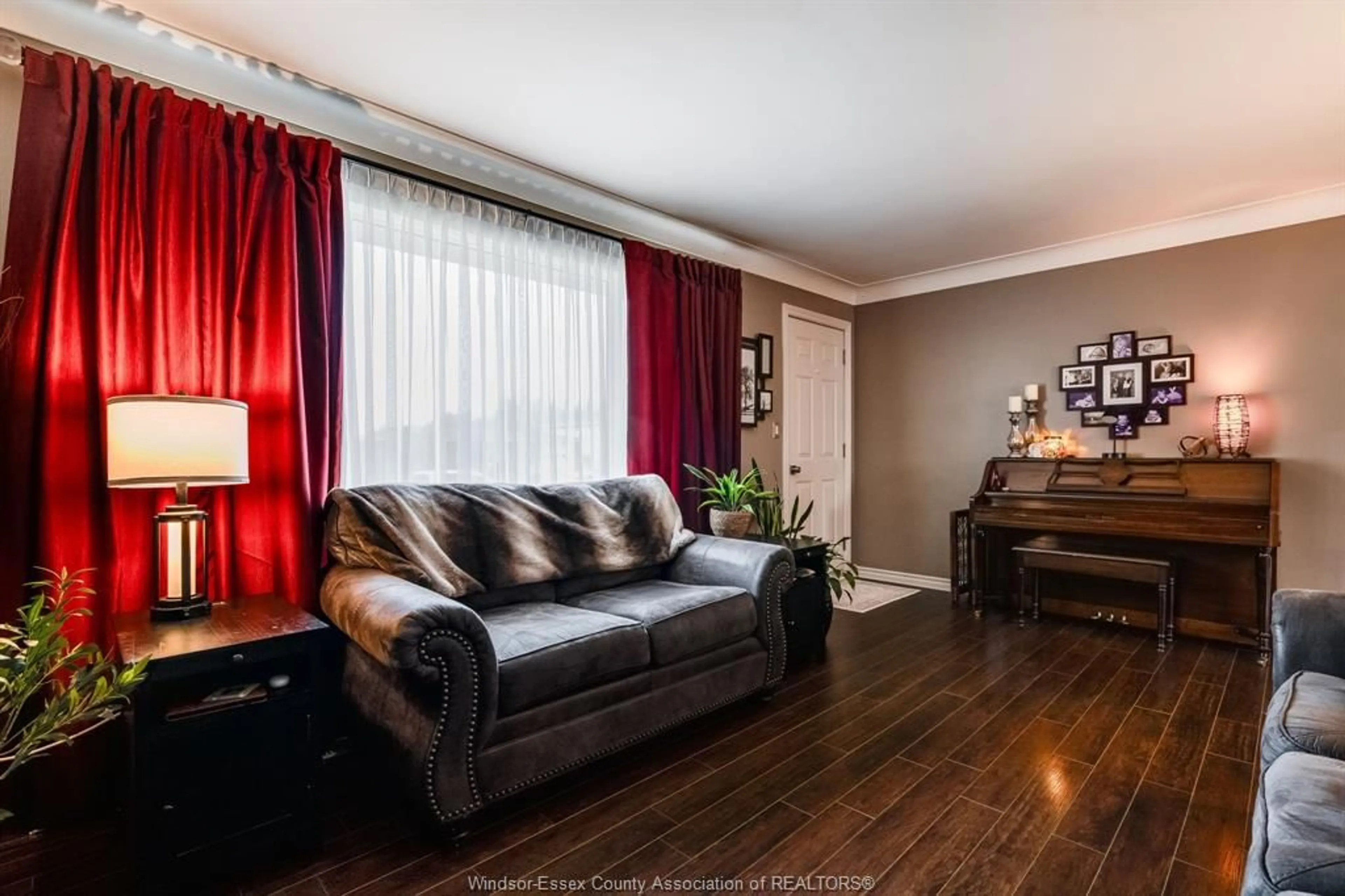 Living room with furniture, wood/laminate floor for 1654 Fairlea Cres, Ruthven Ontario N0P 2G0