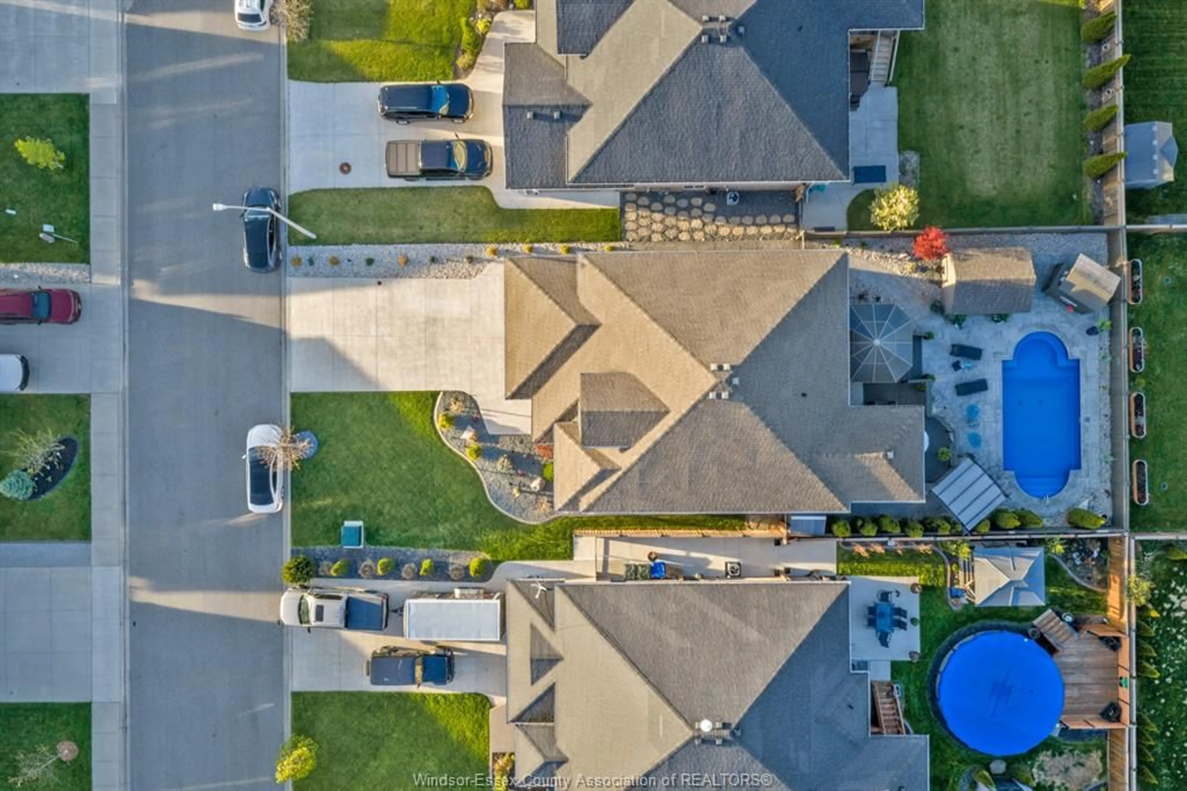 A pic from outside/outdoor area/front of a property/back of a property/a pic from drone, street for 360 LAVERS Cres, Amherstburg Ontario N9V 4C8