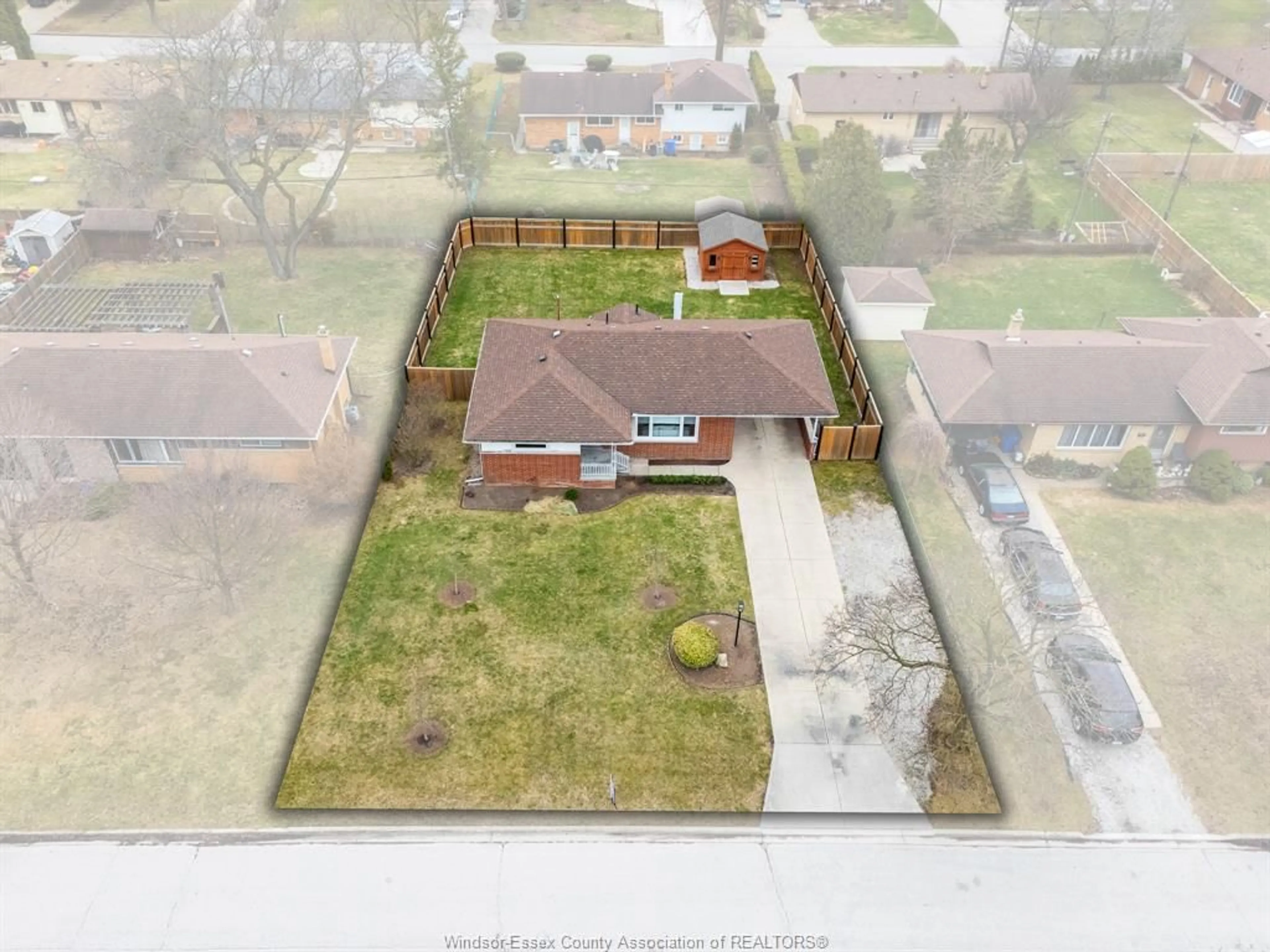 A pic from outside/outdoor area/front of a property/back of a property/a pic from drone, unknown for 735 Lounsborough, Windsor Ontario N9G 1G1