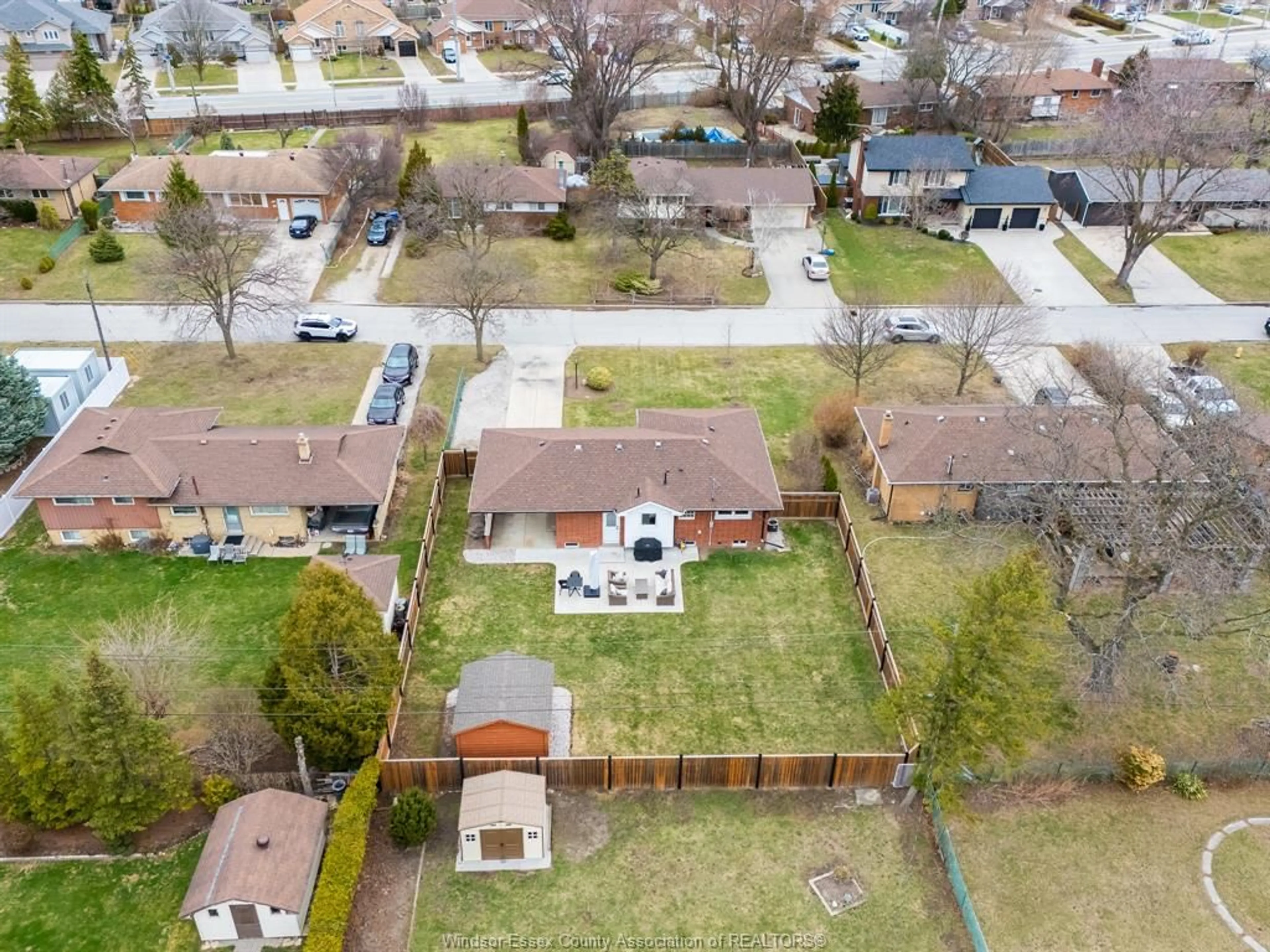 A pic from outside/outdoor area/front of a property/back of a property/a pic from drone, street for 735 Lounsborough, Windsor Ontario N9G 1G1