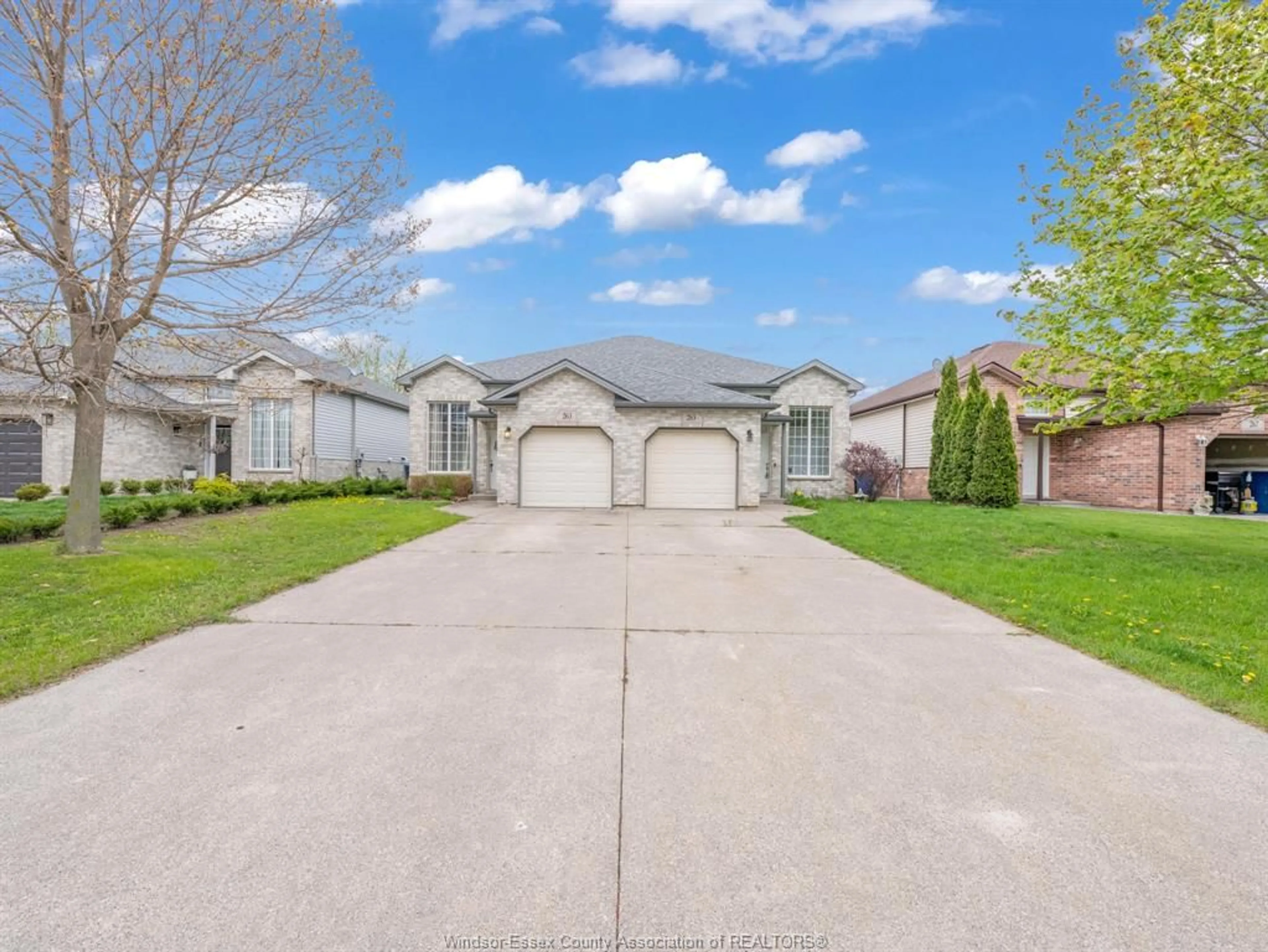 A pic from outside/outdoor area/front of a property/back of a property/a pic from drone, street for 265 DIEPPE Cres, Kingsville Ontario N9Y 4E8