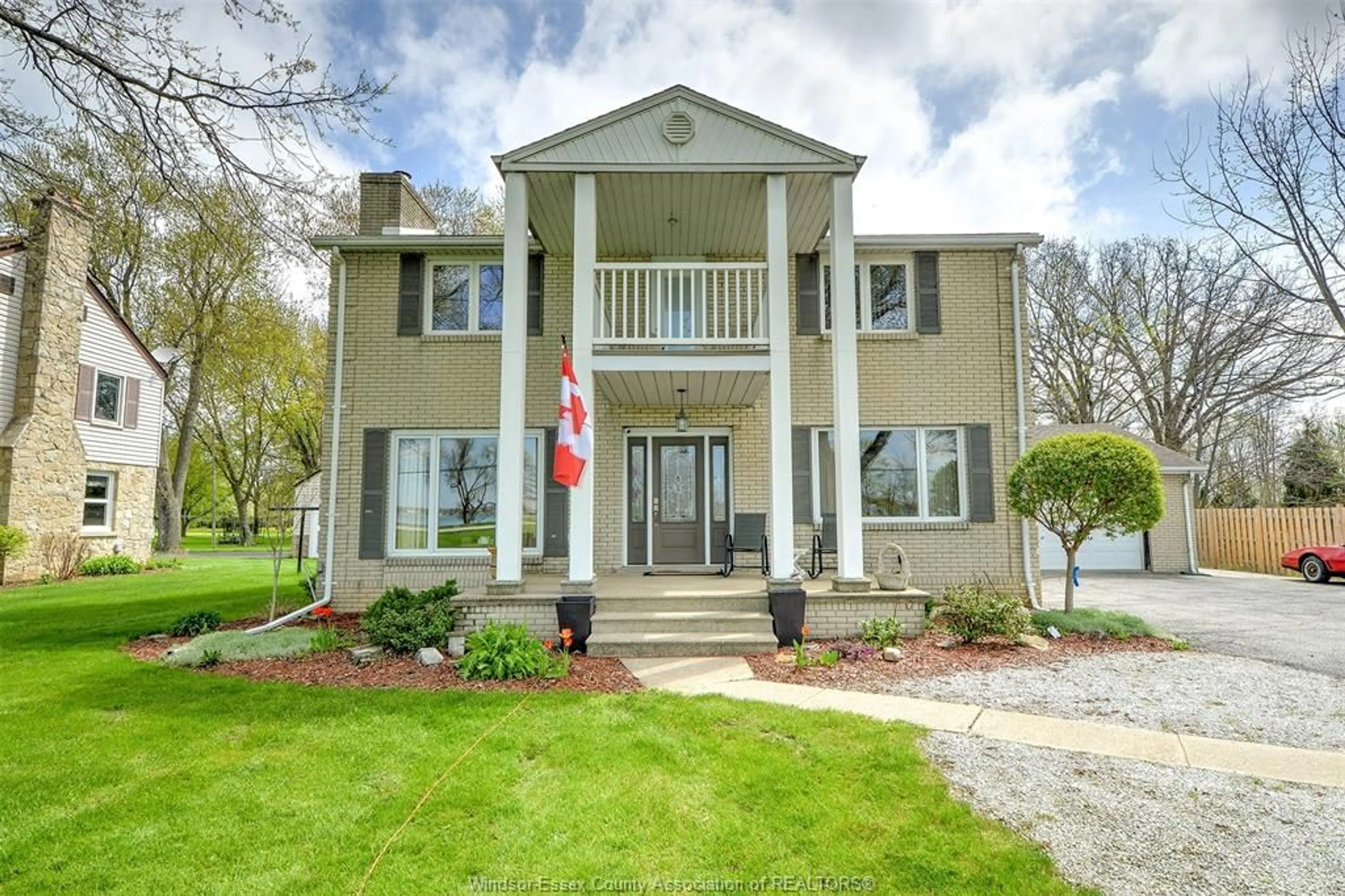 Home with vinyl exterior material, unknown for 885 FRONT RD. N., Amherstburg Ontario N9V 2V6