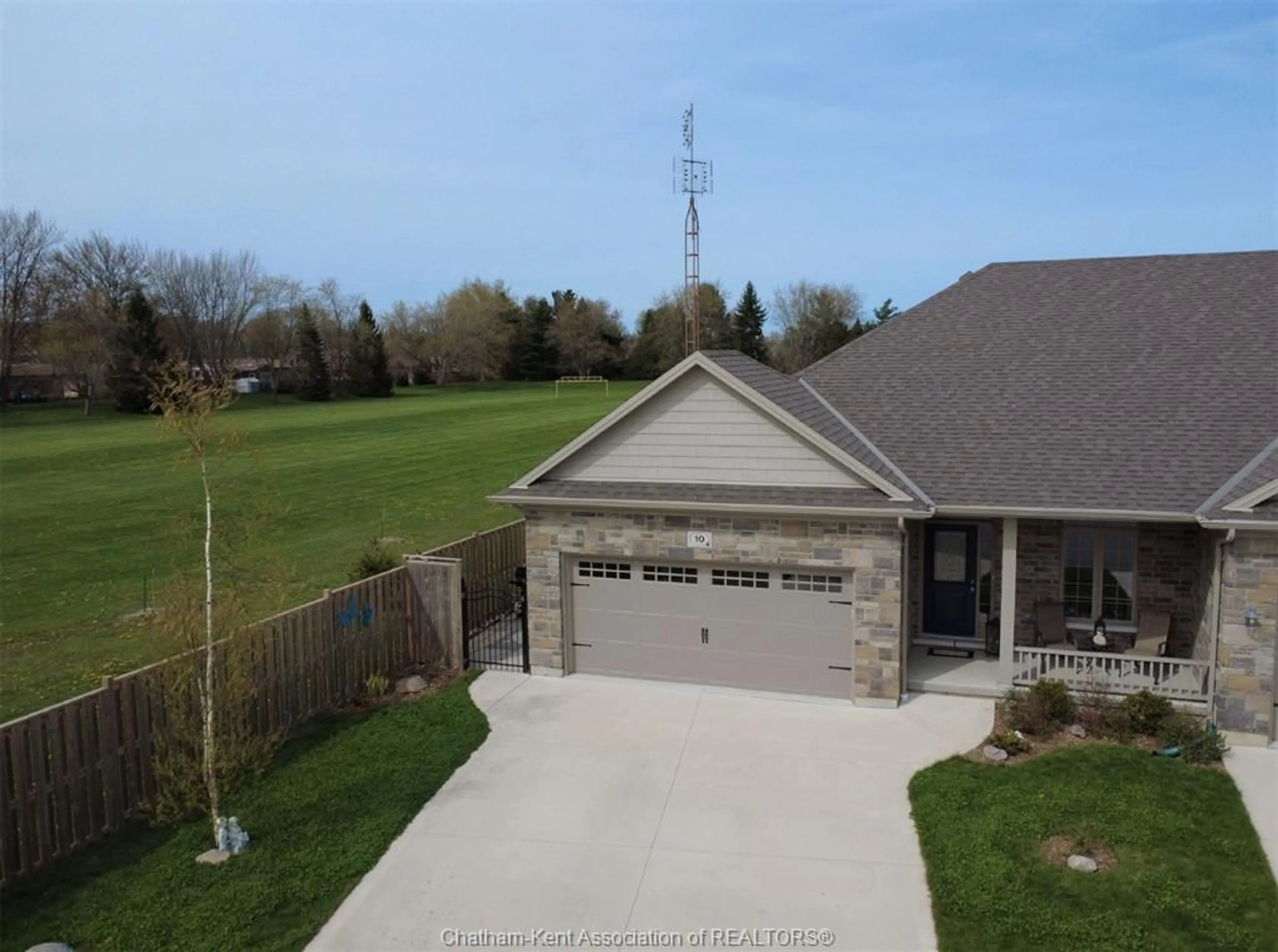 A pic from outside/outdoor area/front of a property/back of a property/a pic from drone, unknown for 10 Delft Crt, Blenheim Ontario N0P 1A0