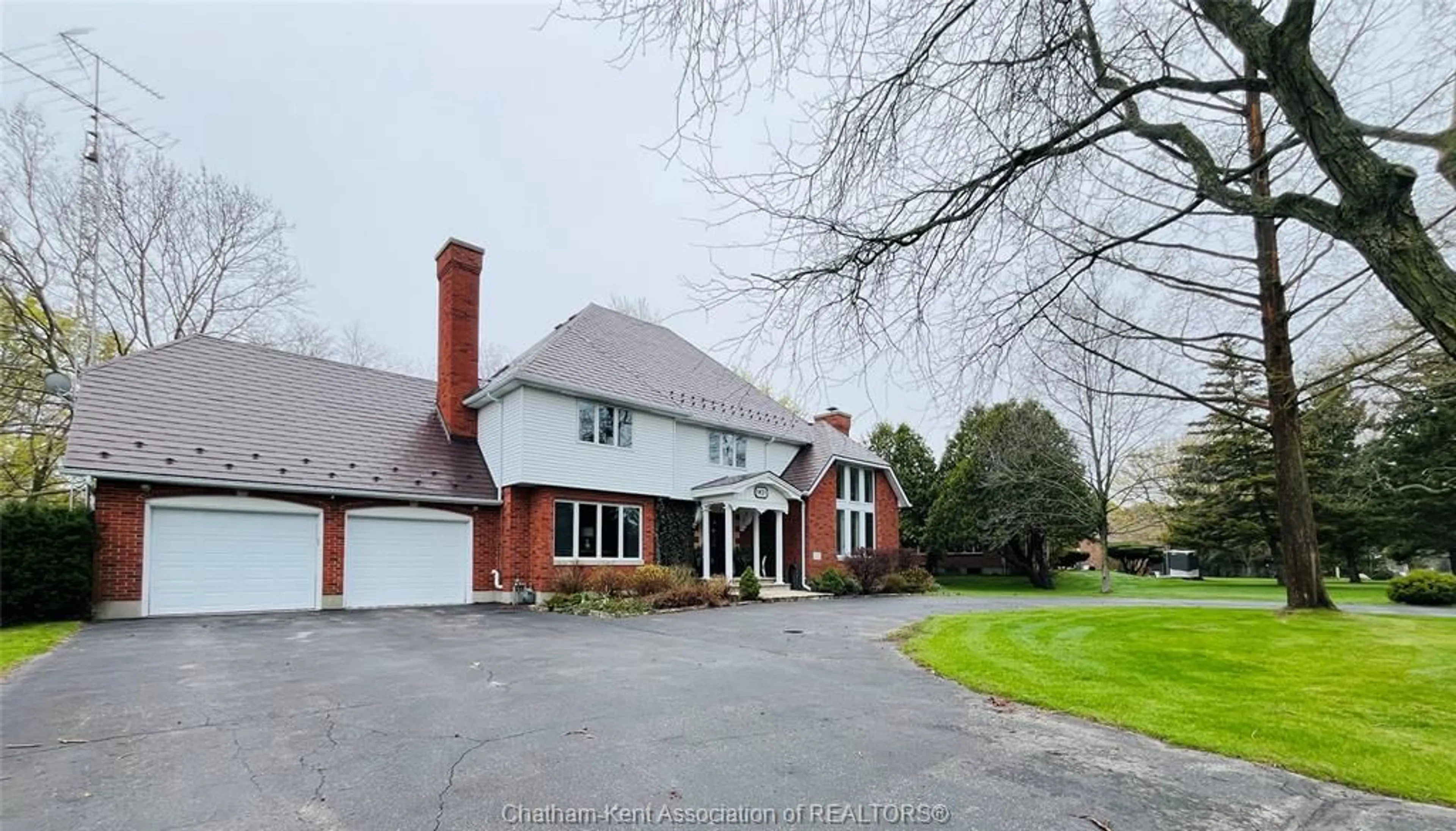 A pic from outside/outdoor area/front of a property/back of a property/a pic from drone, street for 1821 Blackwell Rd, Sarnia Ontario N7T 7H4