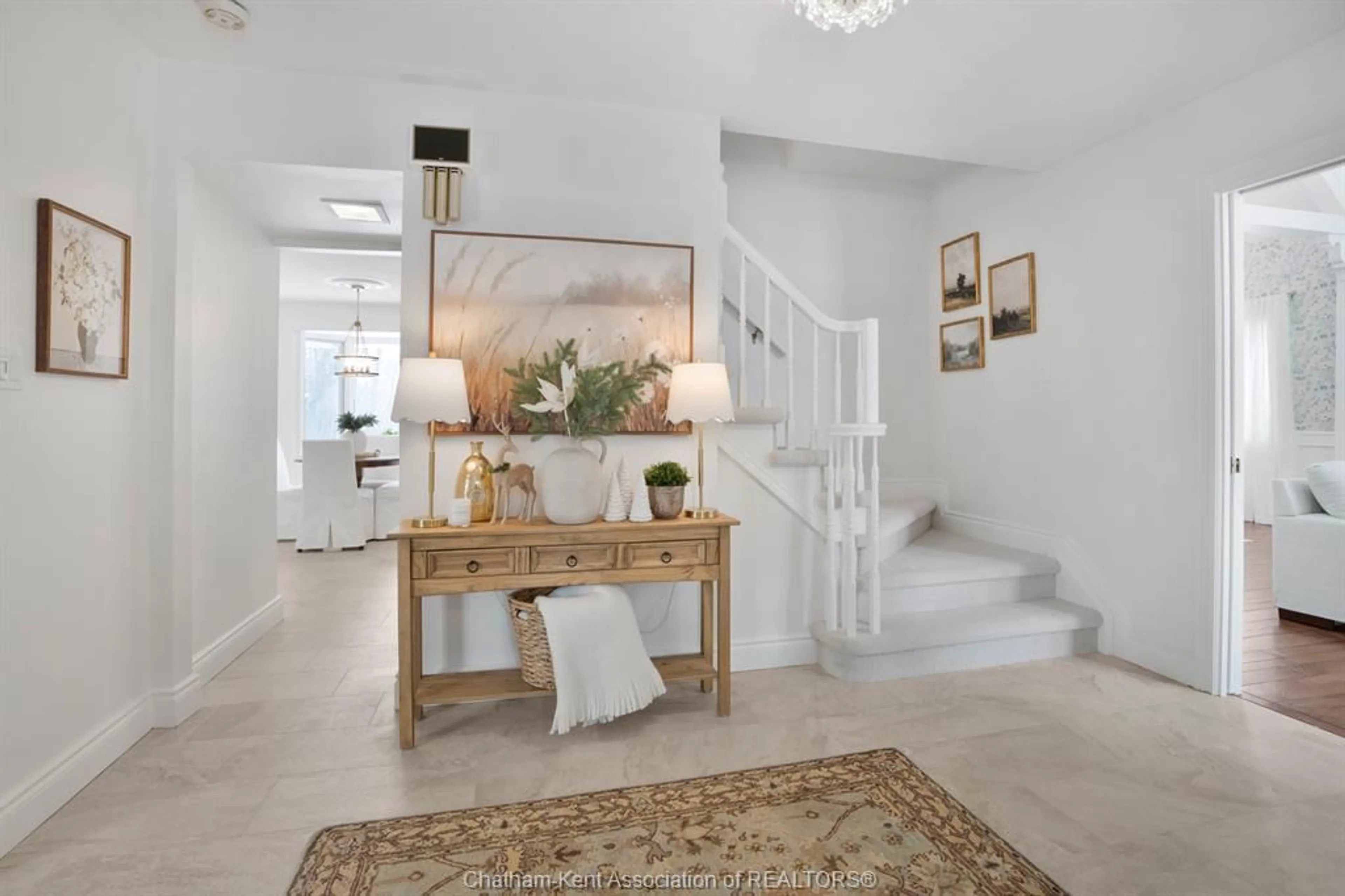 Indoor entryway for 1821 Blackwell Rd, Sarnia Ontario N7T 7H4