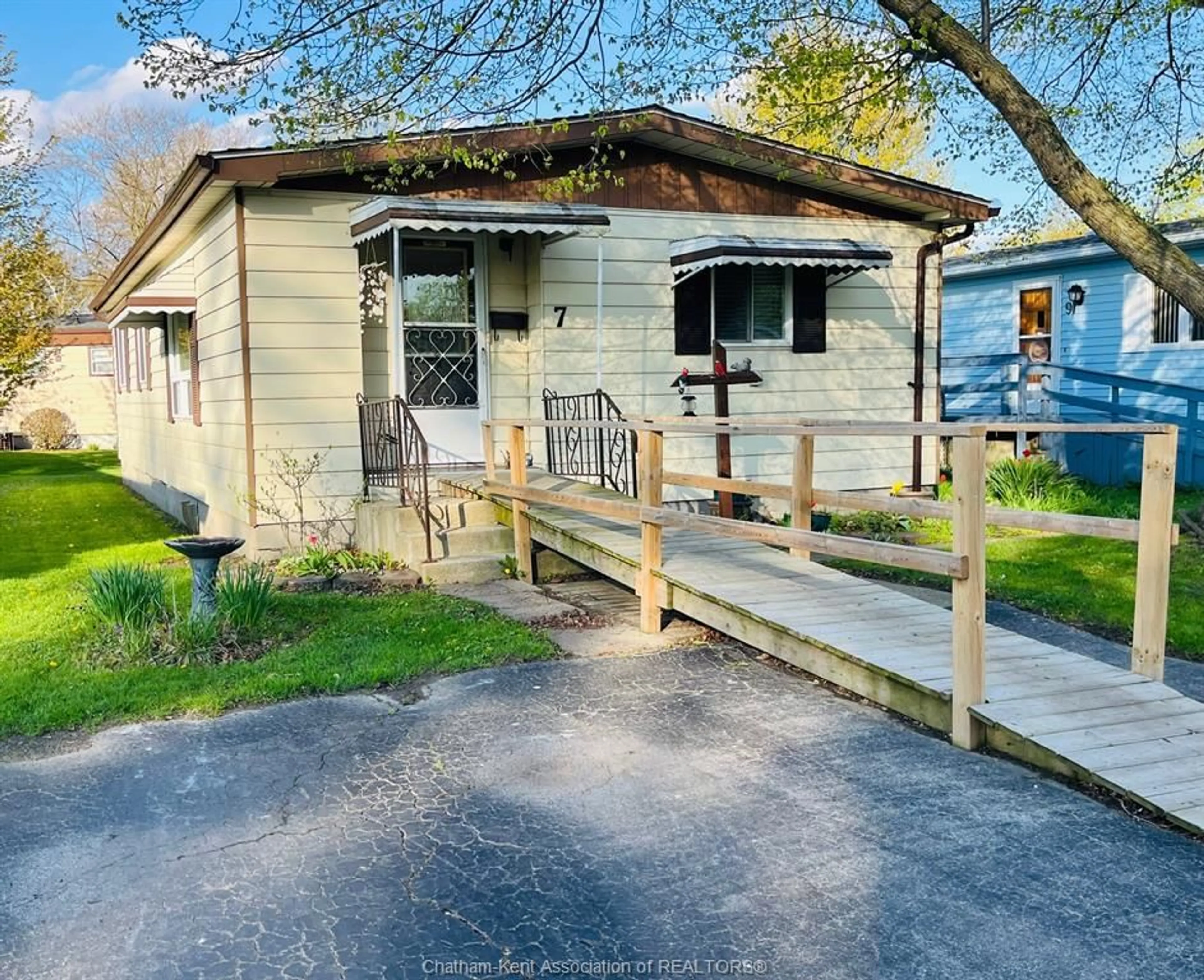 Unknown for 7 James Crt, Chatham Ontario N7L 4Y4