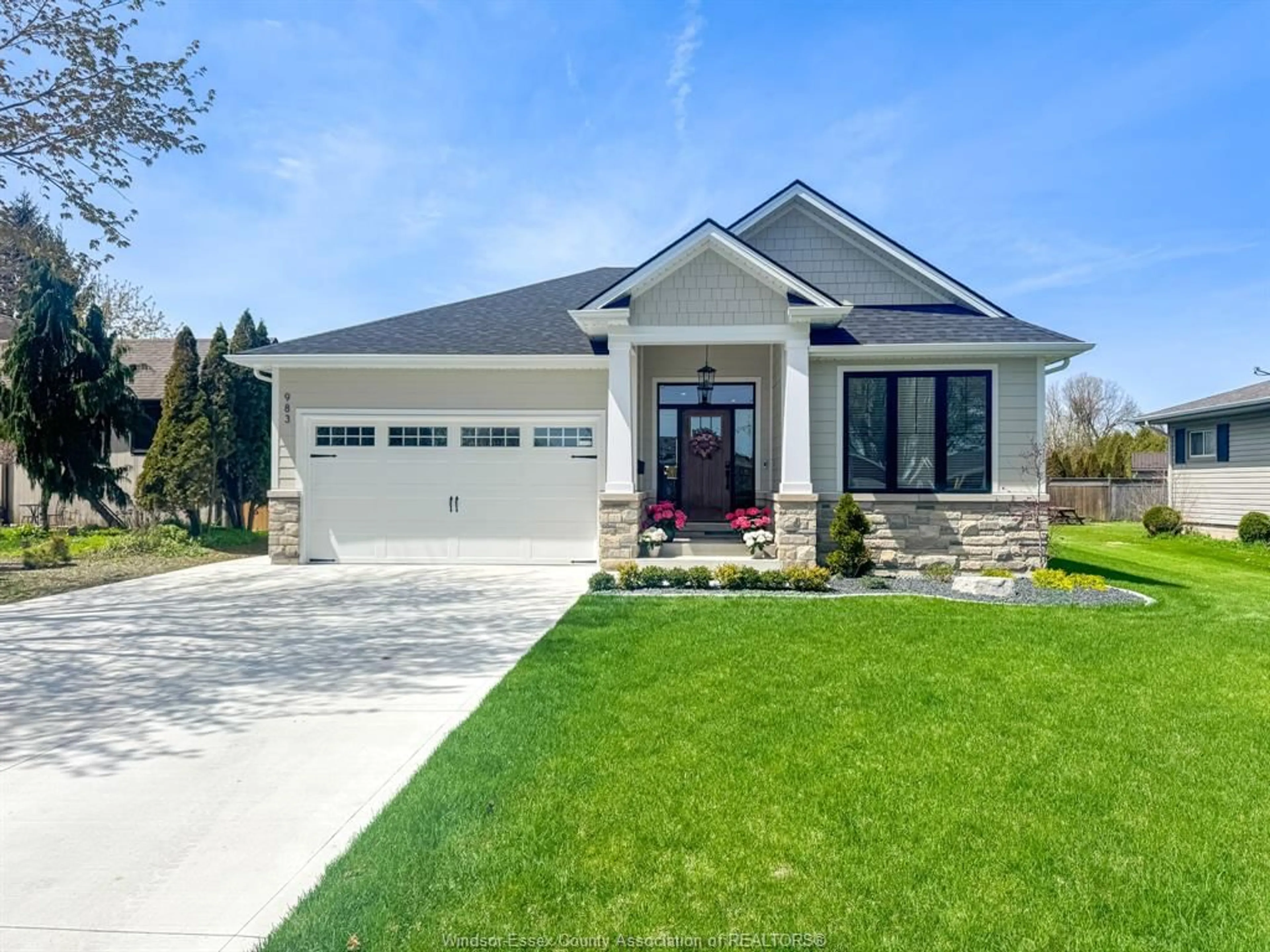 Home with vinyl exterior material, street for 983 ERIE AVE W, Kingsville Ontario N9Y 3E3