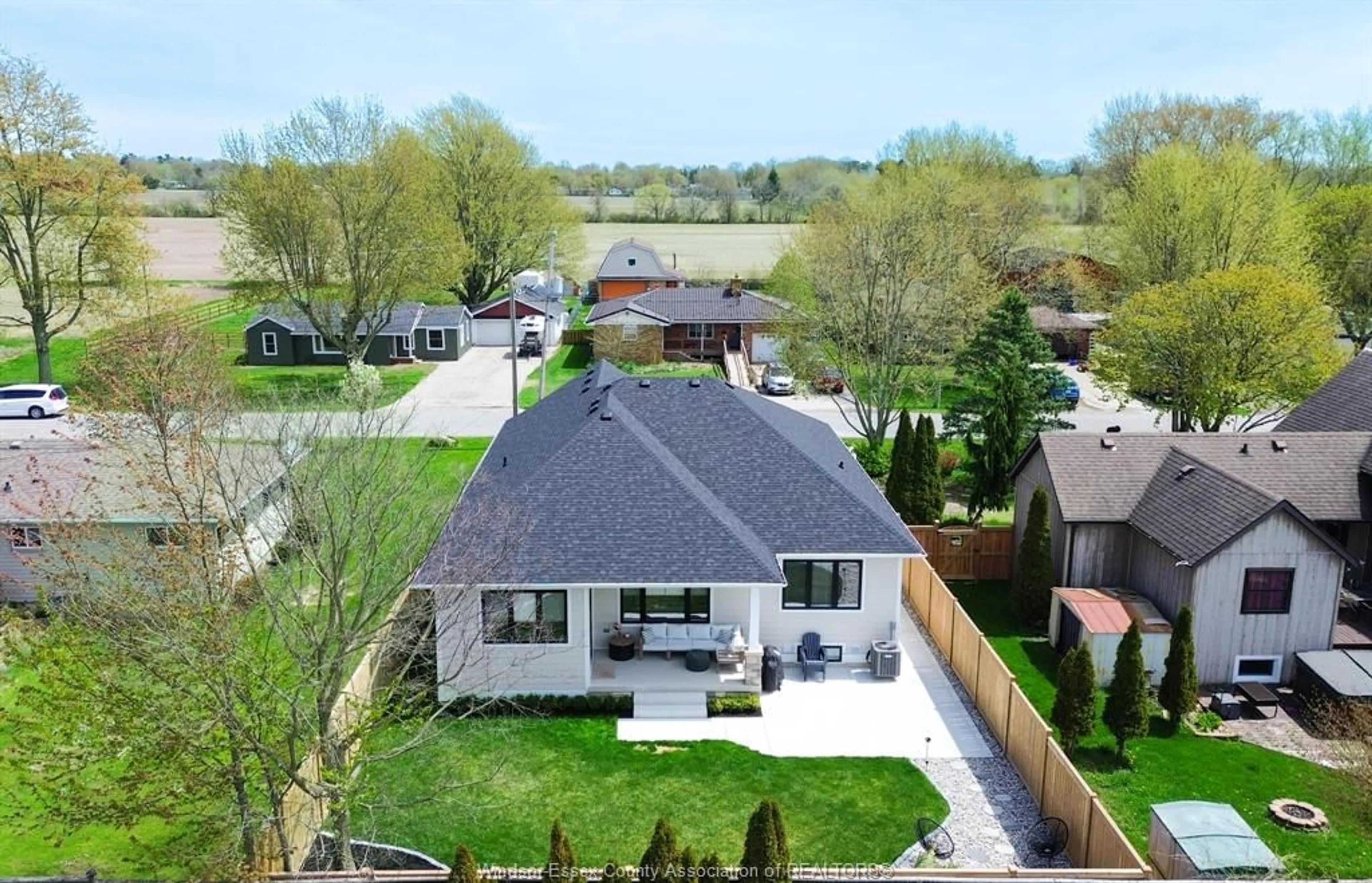 A pic from outside/outdoor area/front of a property/back of a property/a pic from drone, street for 983 ERIE AVE W, Kingsville Ontario N9Y 3E3