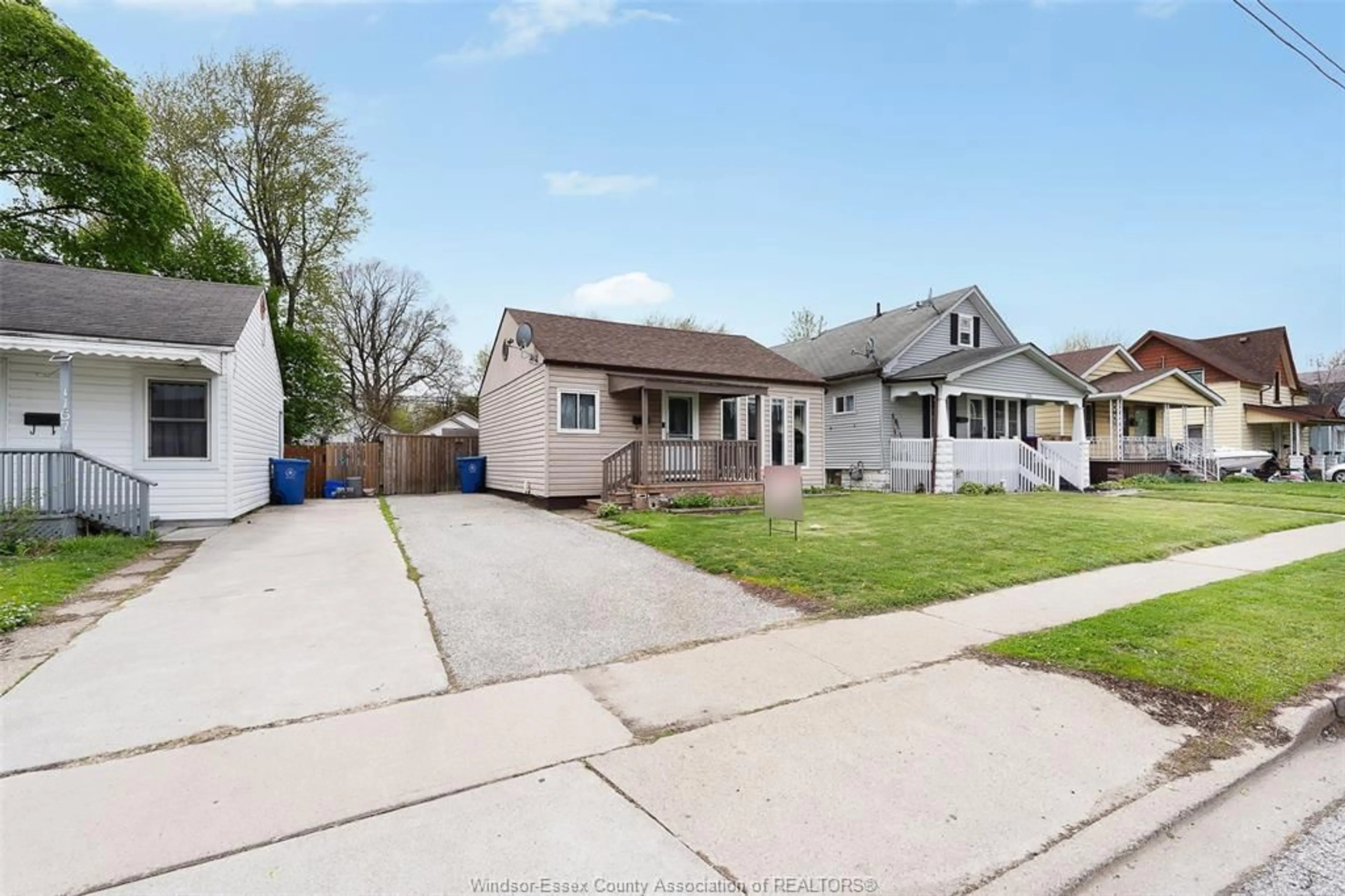 A pic from outside/outdoor area/front of a property/back of a property/a pic from drone, street for 1159 FELIX Ave, Windsor Ontario N9C 3L6