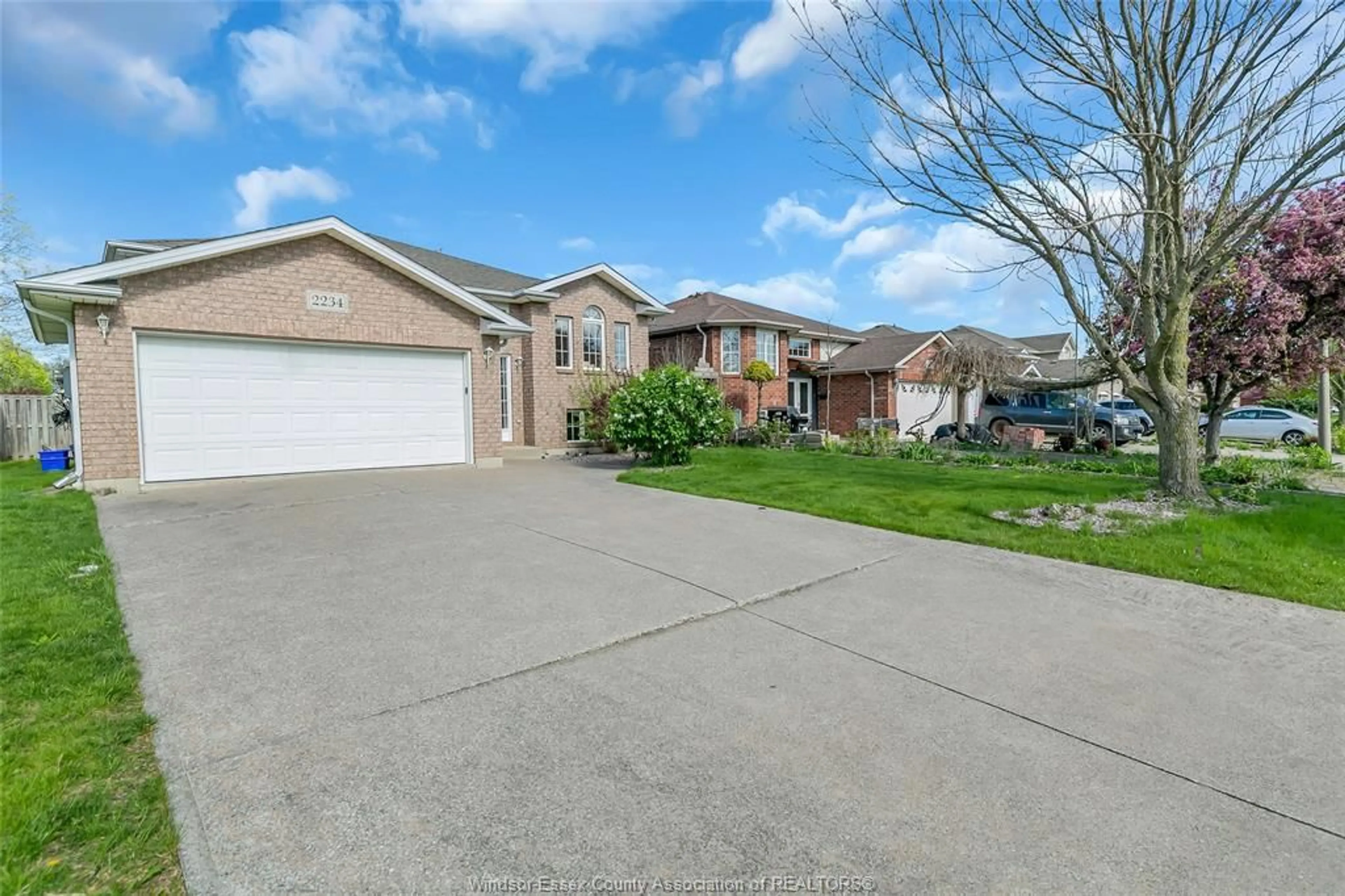 A pic from outside/outdoor area/front of a property/back of a property/a pic from drone, street for 2234 RANDOLPH Ave, Windsor Ontario N9B 3V9