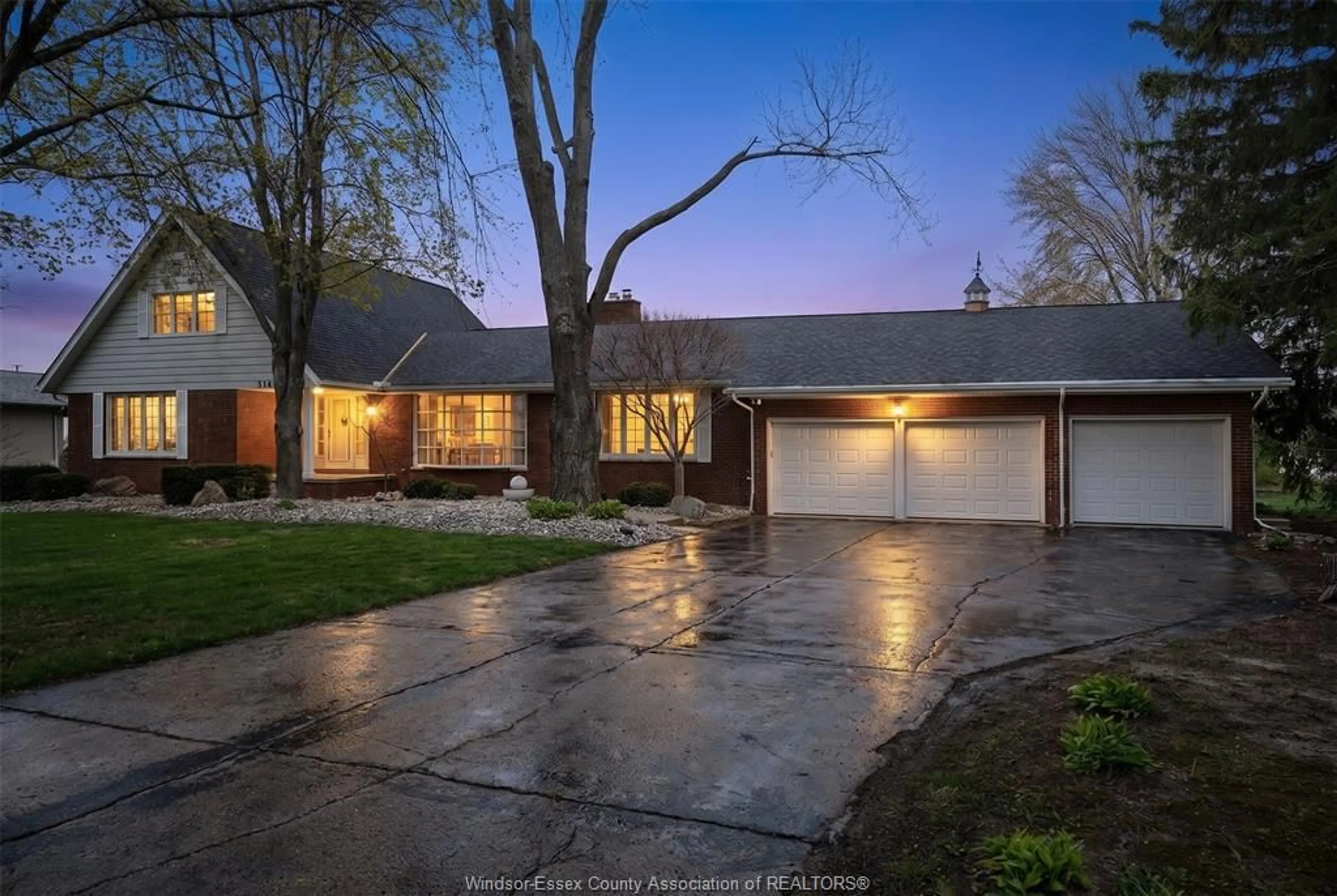 A pic from outside/outdoor area/front of a property/back of a property/a pic from drone, street for 5410 HURON CHURCH LINE Rd, LaSalle Ontario N9H 1H6