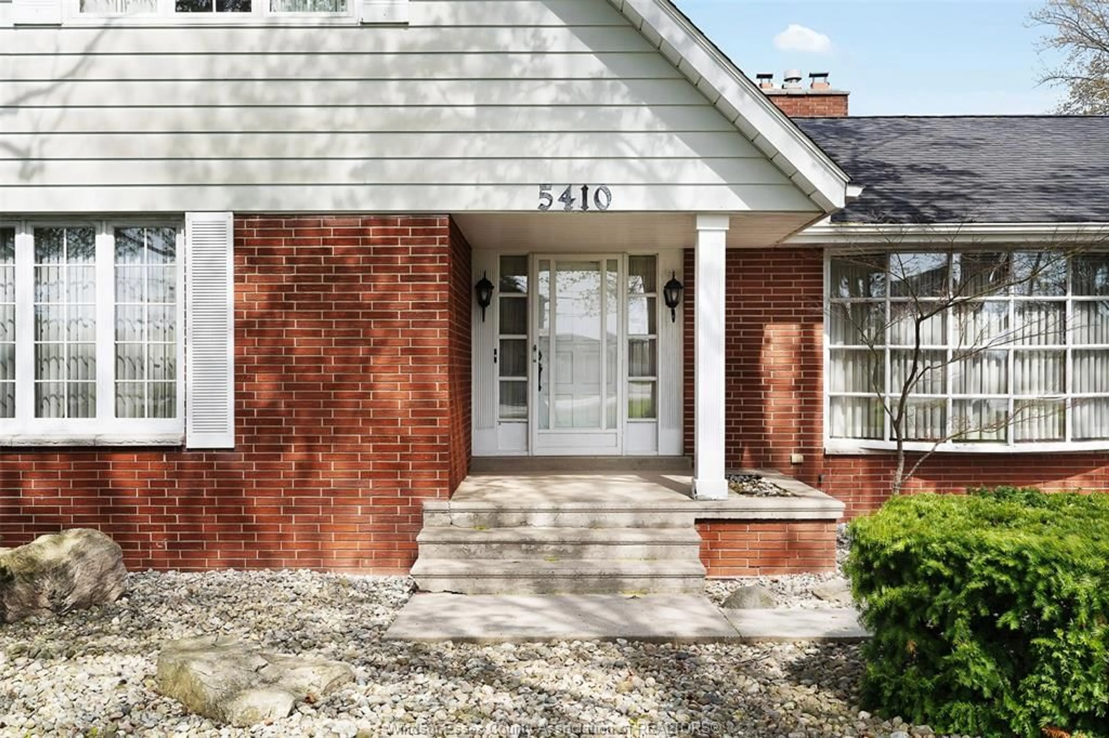 Home with brick exterior material, street for 5410 HURON CHURCH LINE Rd, LaSalle Ontario N9H 1H6