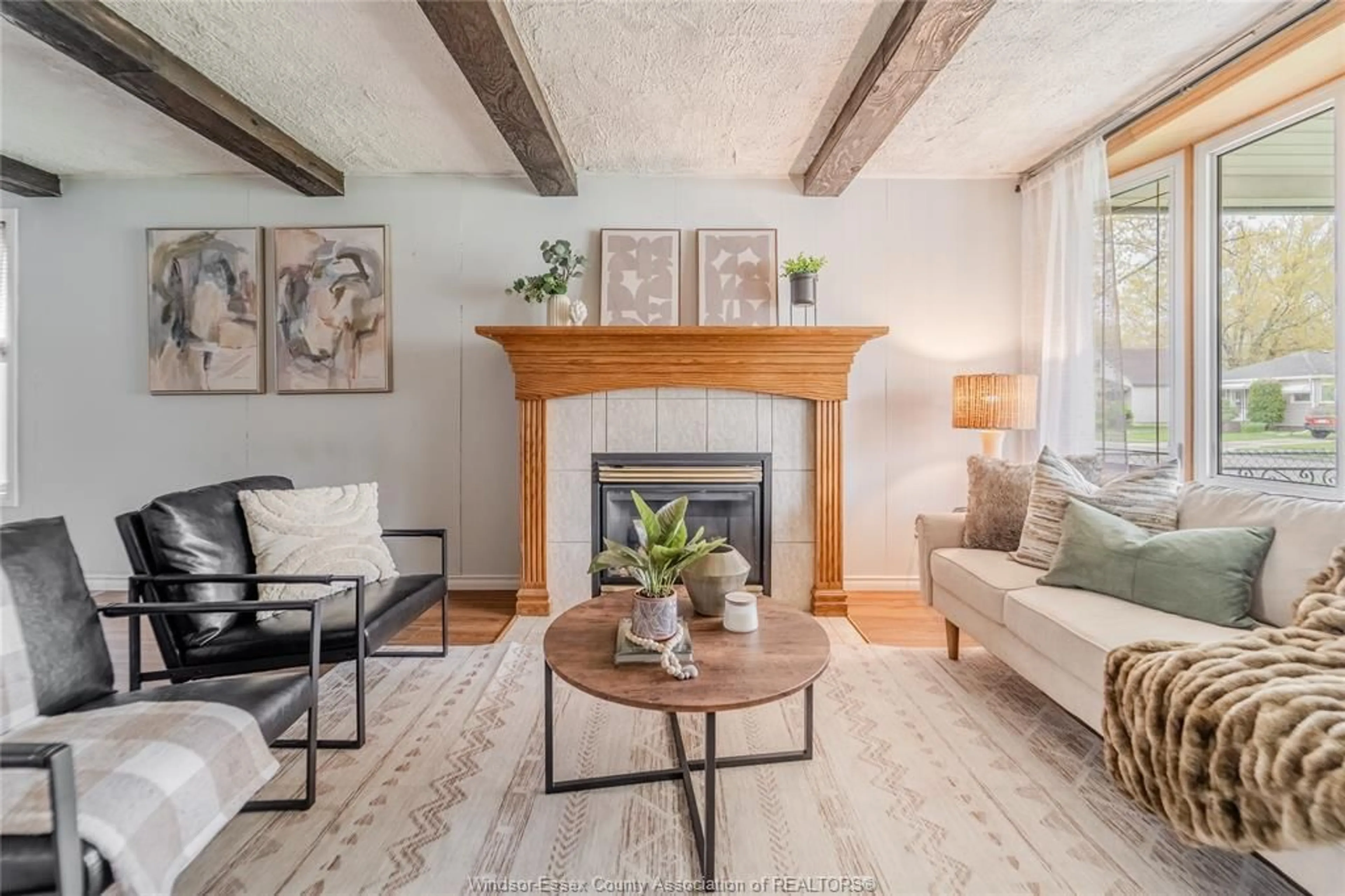 Living room with furniture, unknown for 1564 Buckingham Dr, Windsor Ontario N8T 2A4