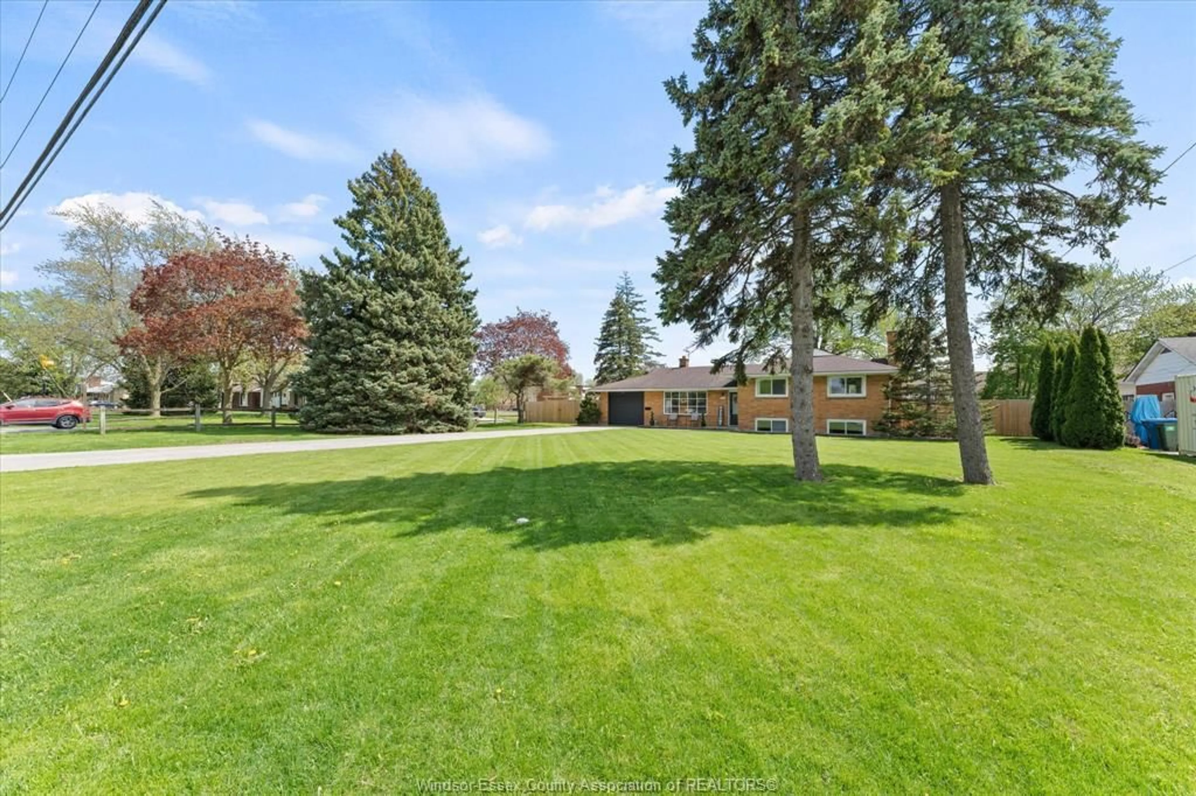 A pic from outside/outdoor area/front of a property/back of a property/a pic from drone, unknown for 295 SIMCOE St, Amherstburg Ontario N9V 1M5