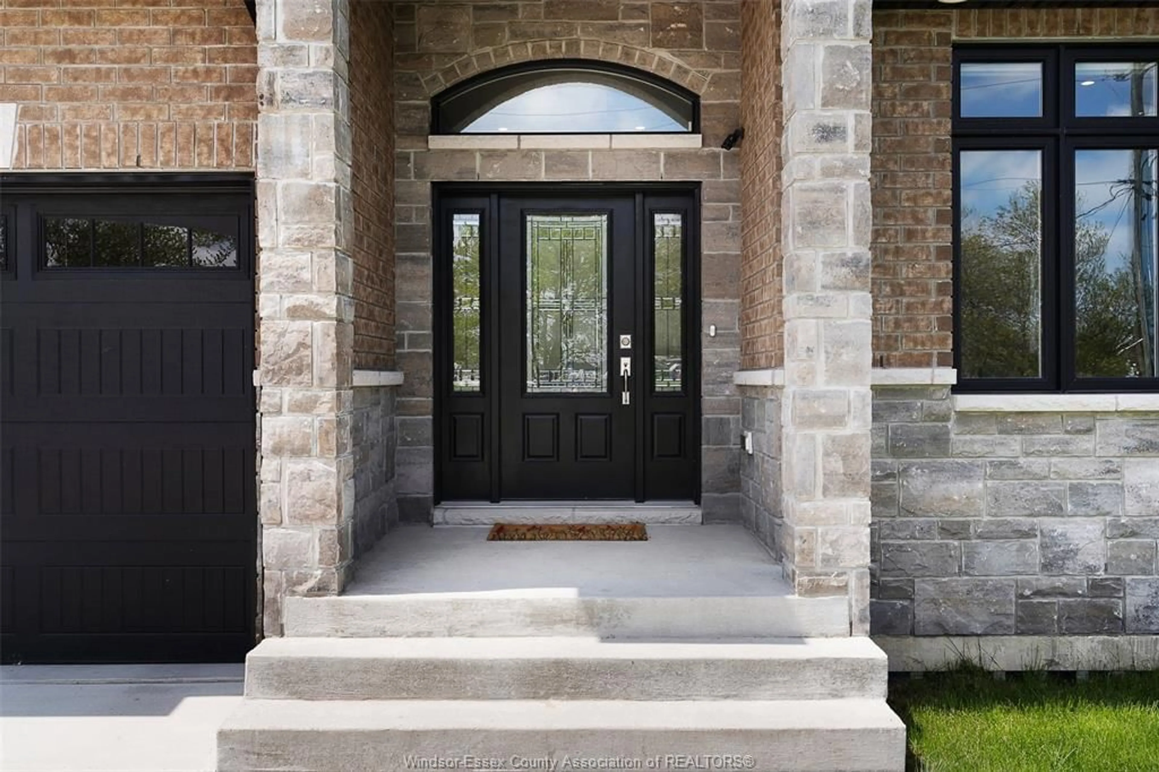 Indoor entryway for 365 COUNTY RD 2, Belle River Ontario N8L 0G8