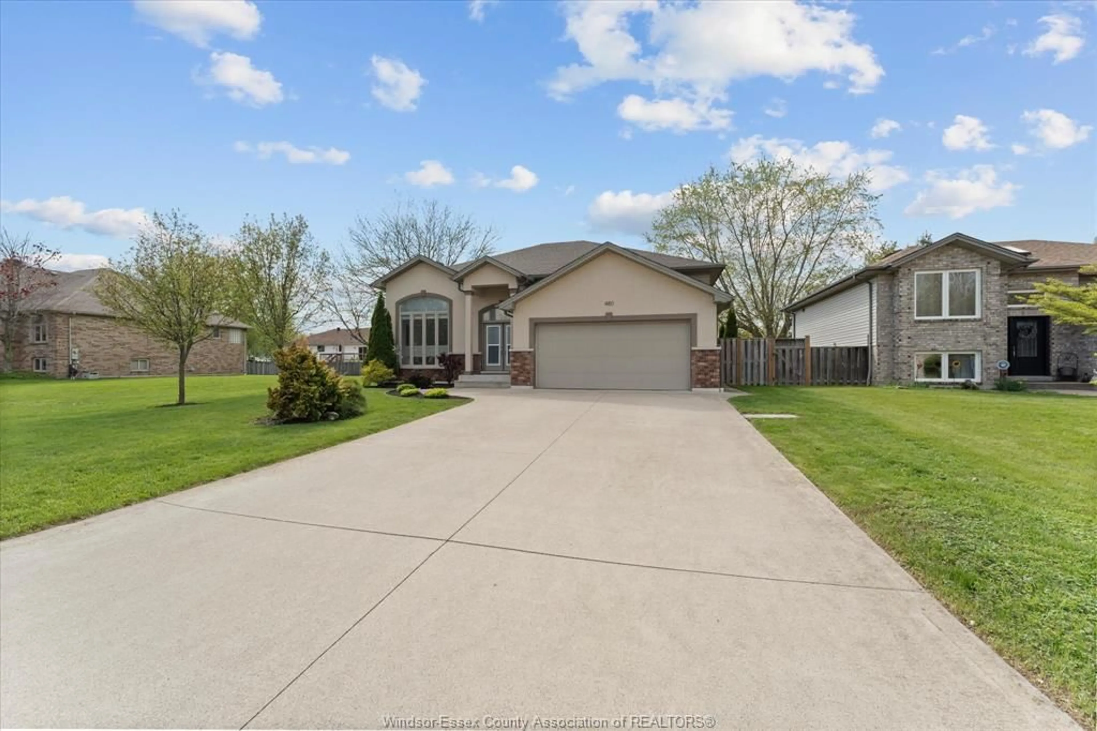 A pic from outside/outdoor area/front of a property/back of a property/a pic from drone, street for 480 Gilbert Ave, LaSalle Ontario N9J 3M9