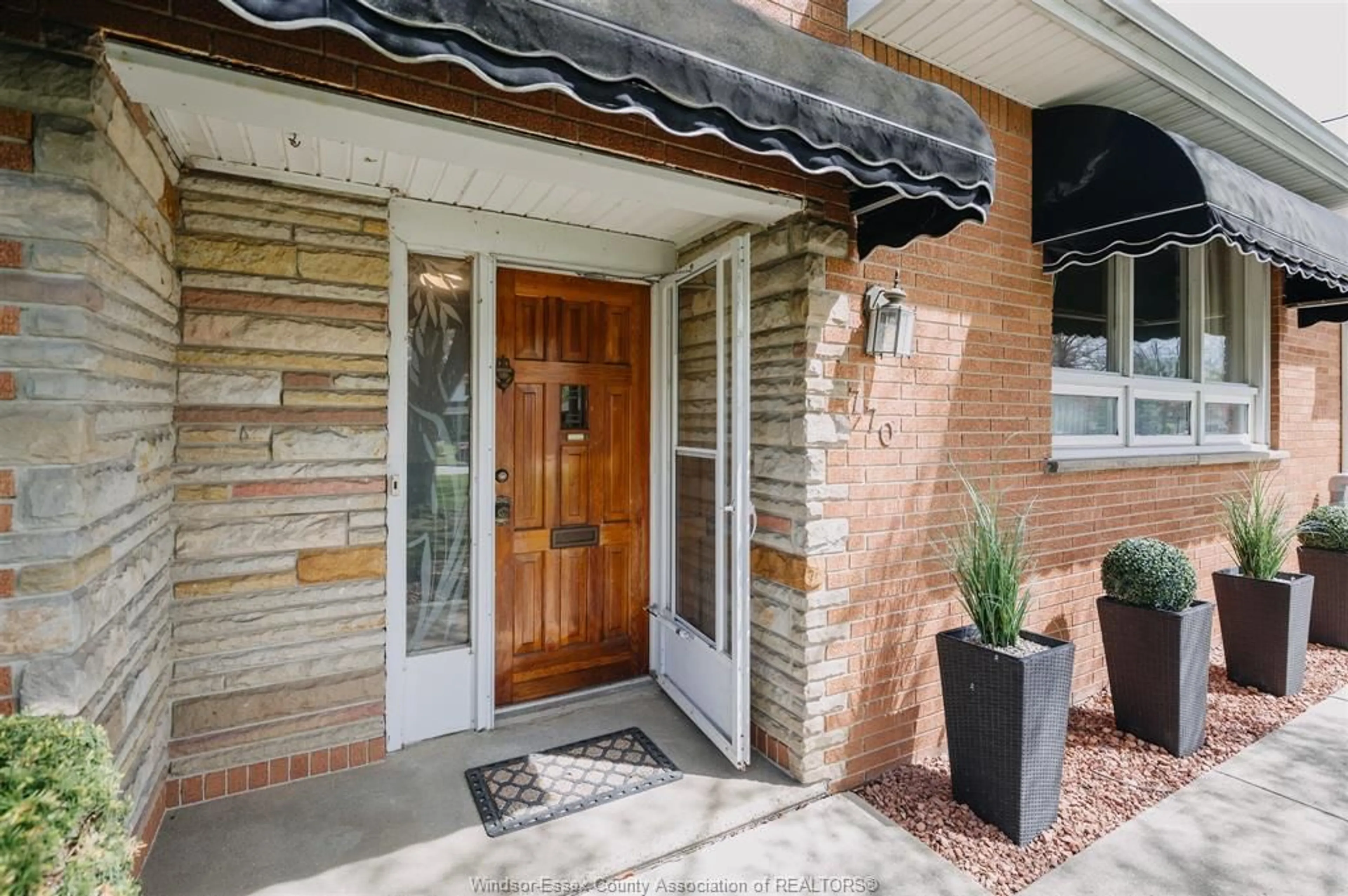 Indoor entryway for 770 Morand St, Windsor Ontario N9G 1H9