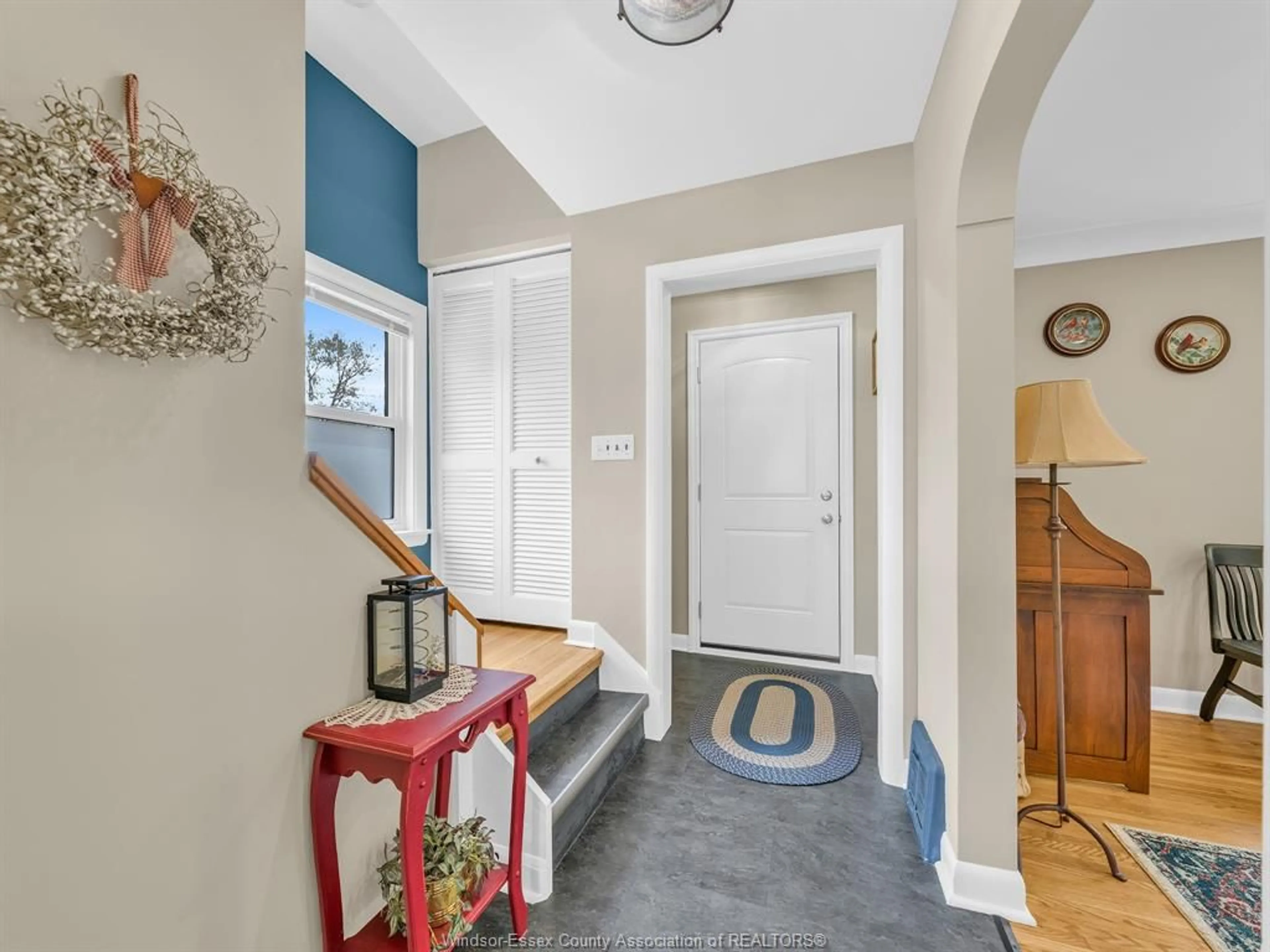 Indoor entryway for 1038 JANISSE, Windsor Ontario N8S 2W1