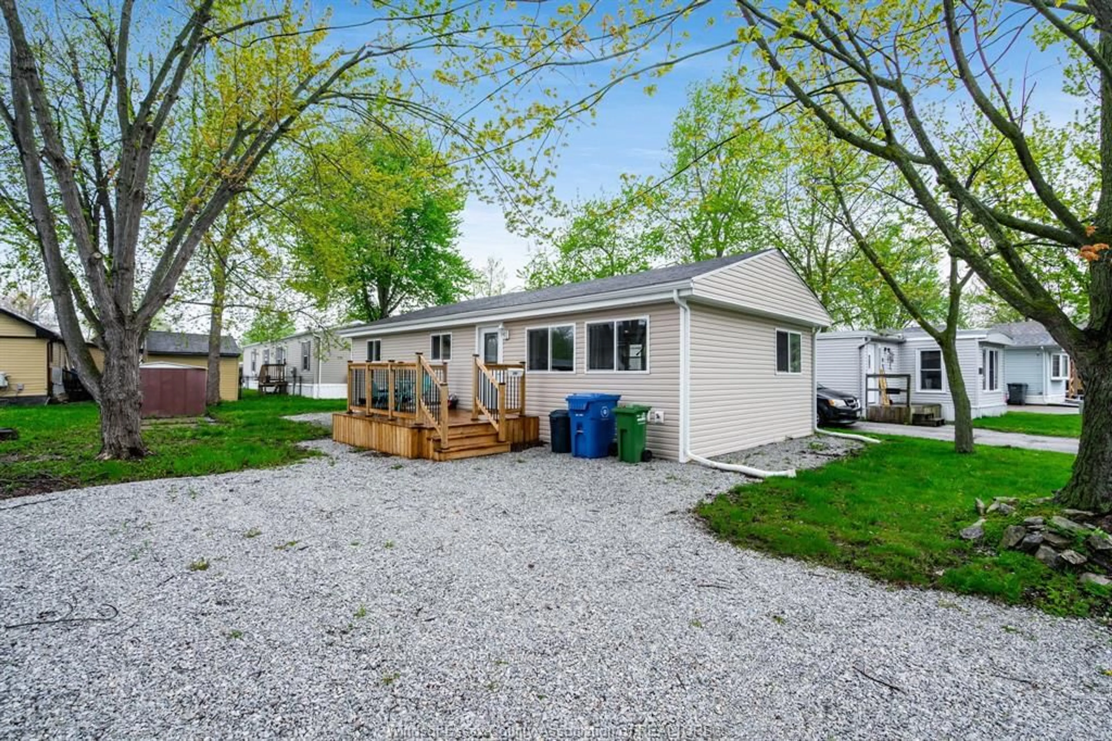 Unknown for 209 Dana Dr, Essex Ontario N8M 2A9