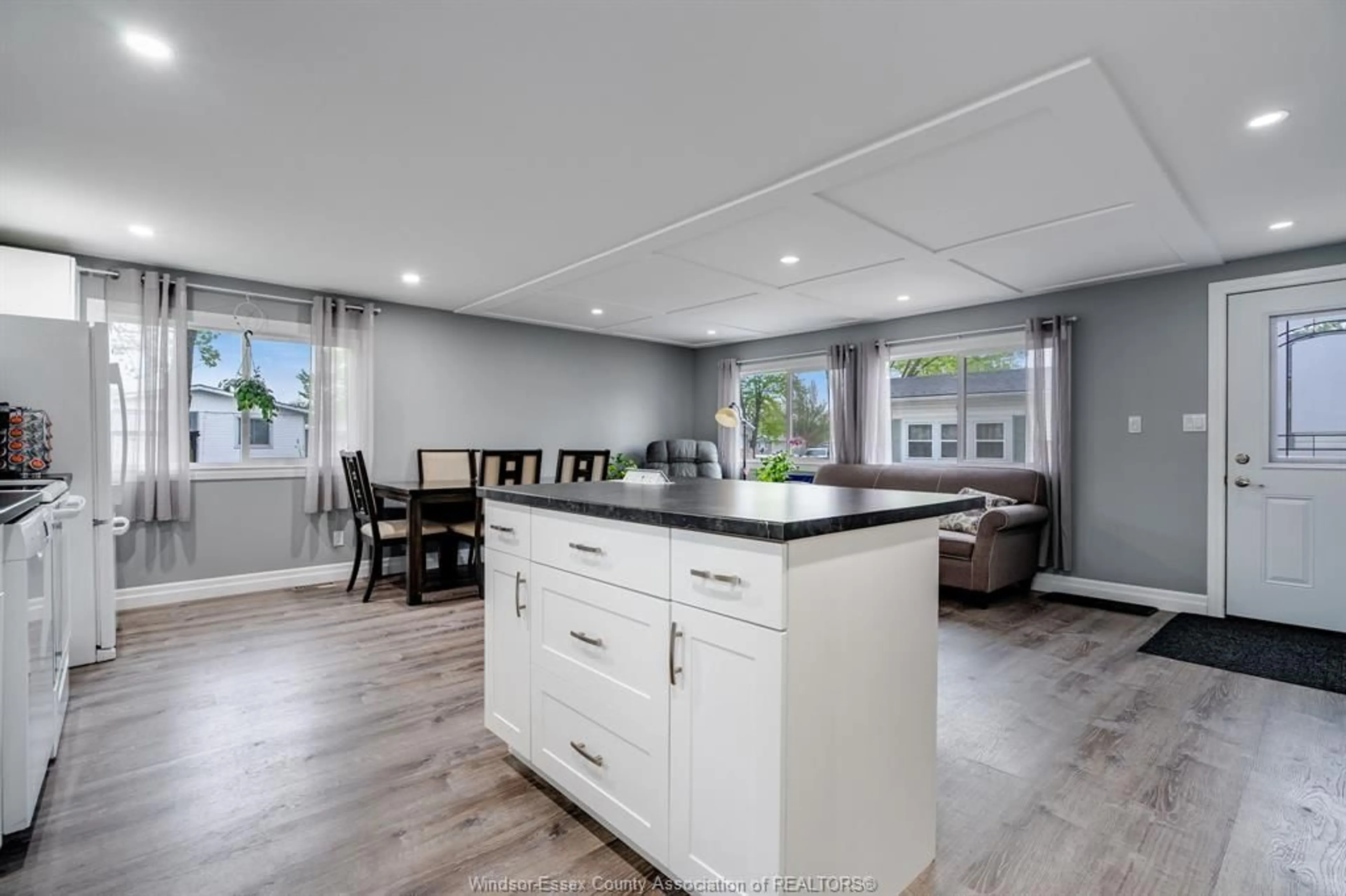 Open concept kitchen, unknown for 209 Dana Dr, Essex Ontario N8M 2A9