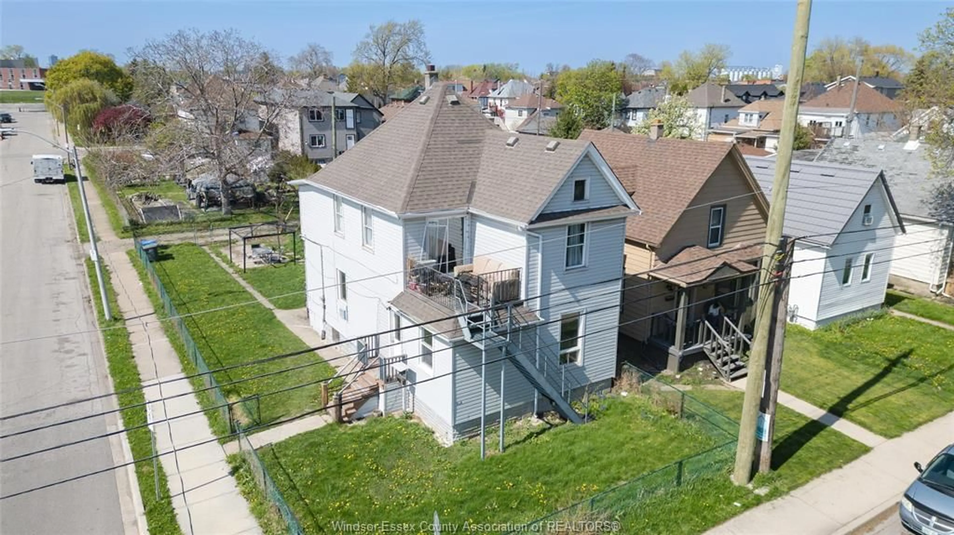 A pic from outside/outdoor area/front of a property/back of a property/a pic from drone, street for 1104 CATARAQUI, Windsor Ontario N9A 3R1