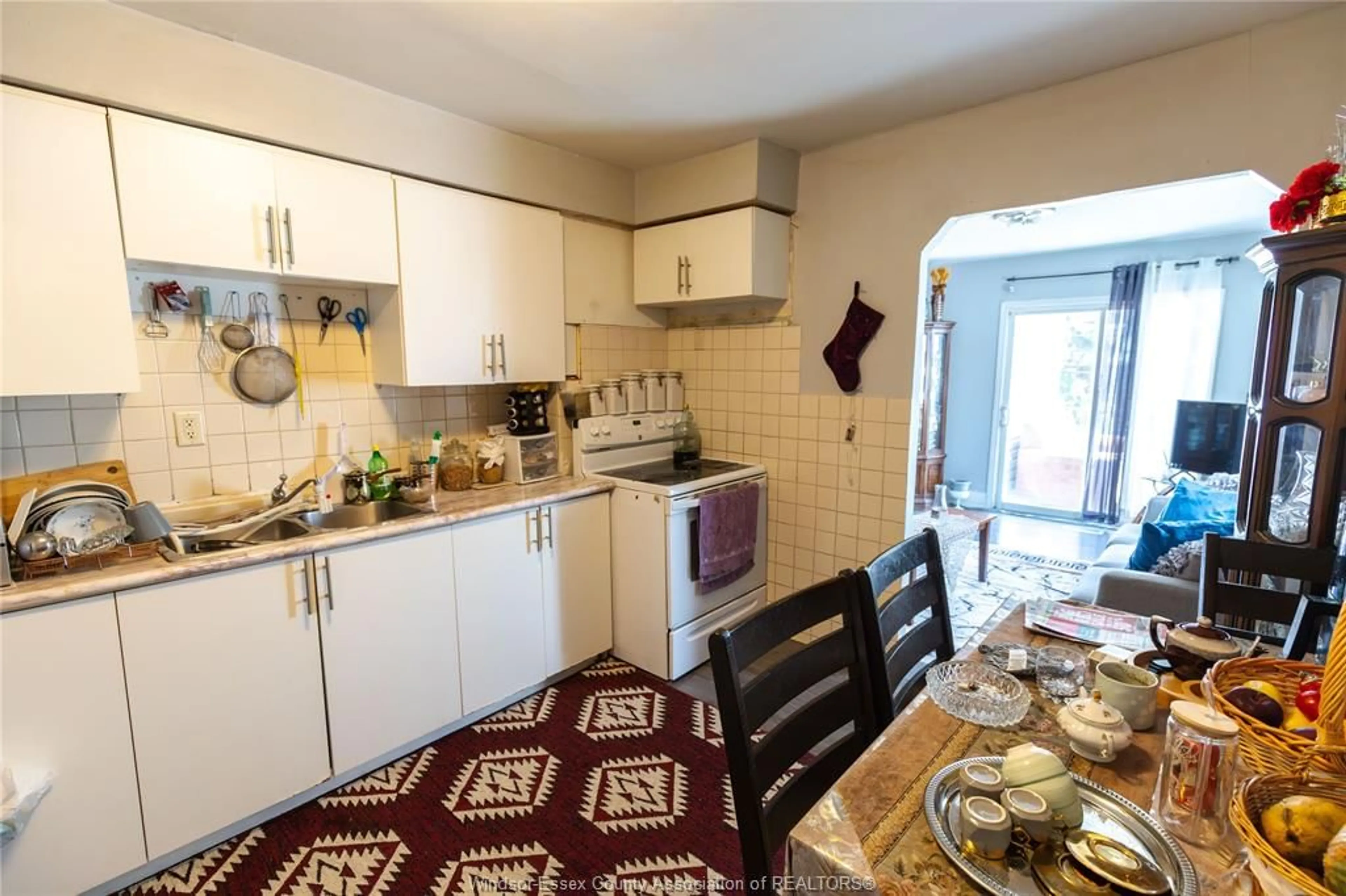 Standard kitchen, unknown for 1104 CATARAQUI, Windsor Ontario N9A 3R1