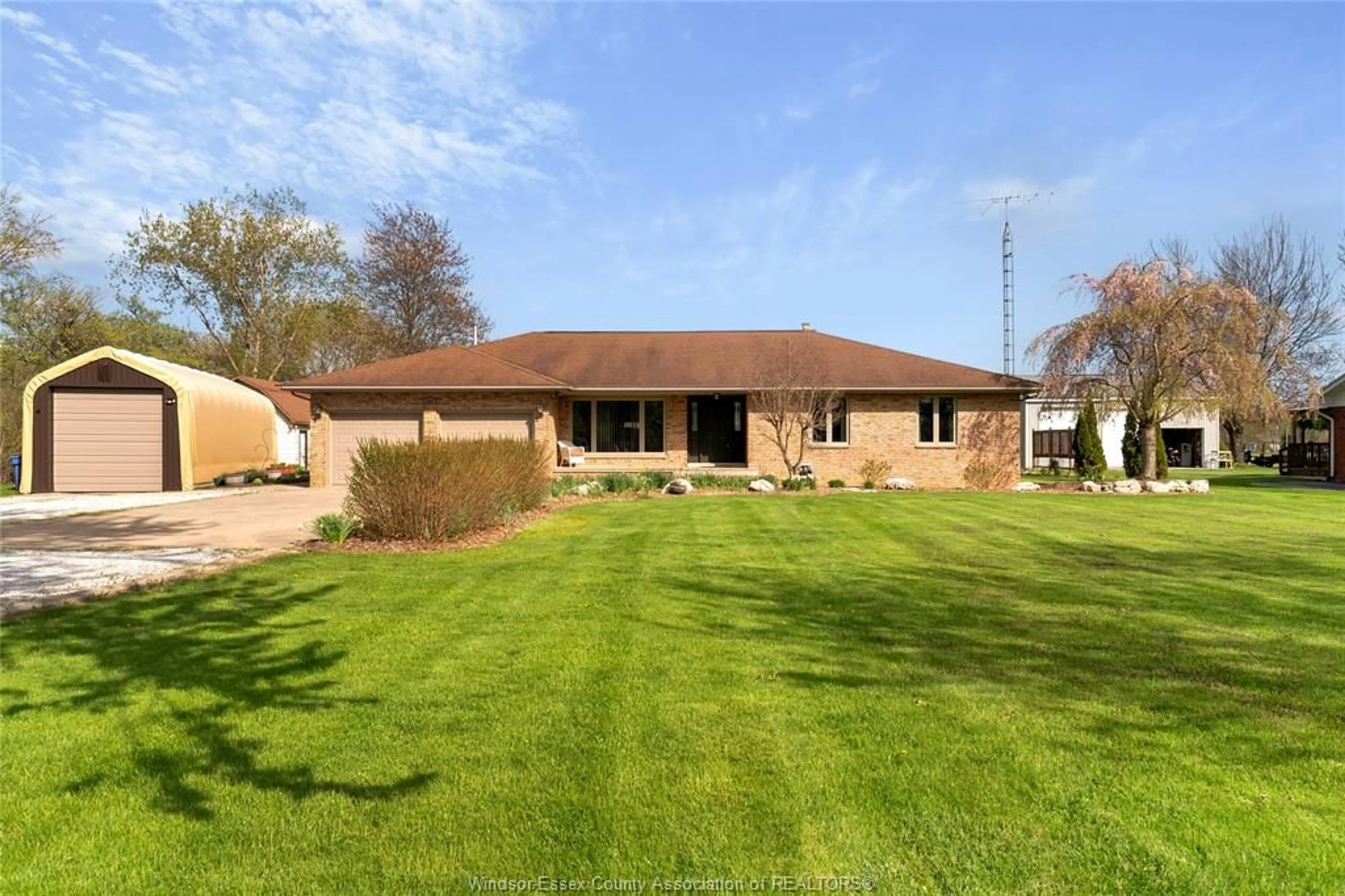 A pic from outside/outdoor area/front of a property/back of a property/a pic from drone, unknown for 3927 CONCESSION 3, Amherstburg Ontario N9V 2Y8