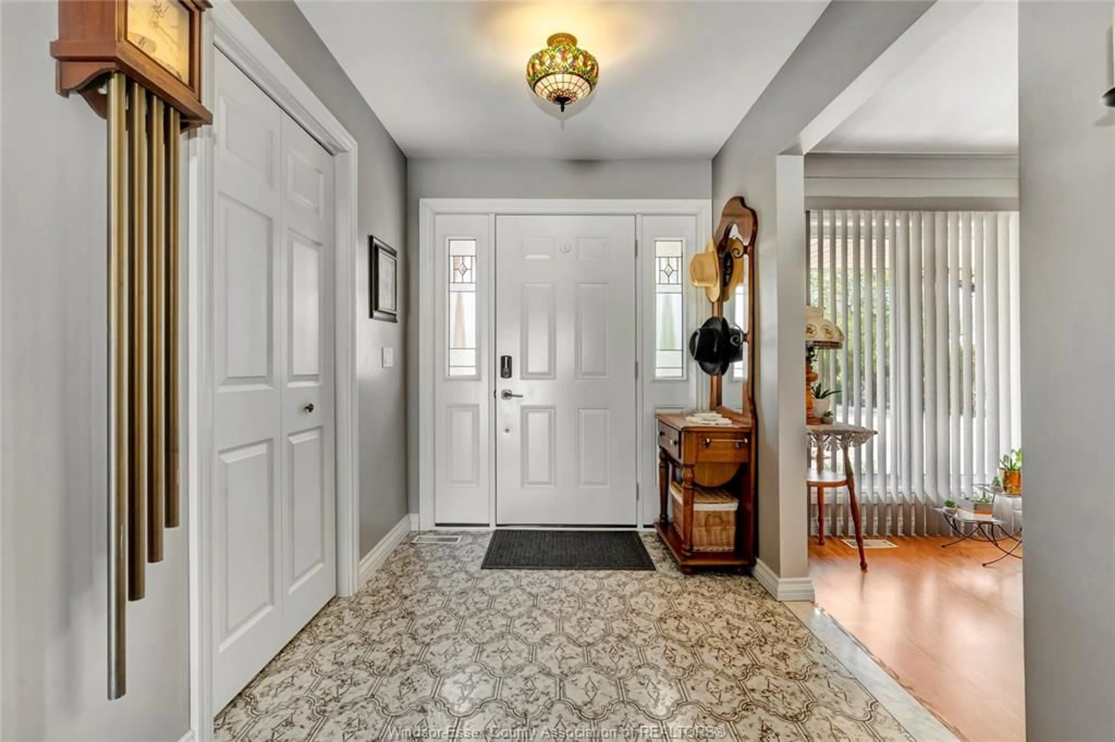 Indoor entryway for 3927 CONCESSION 3, Amherstburg Ontario N9V 2Y8