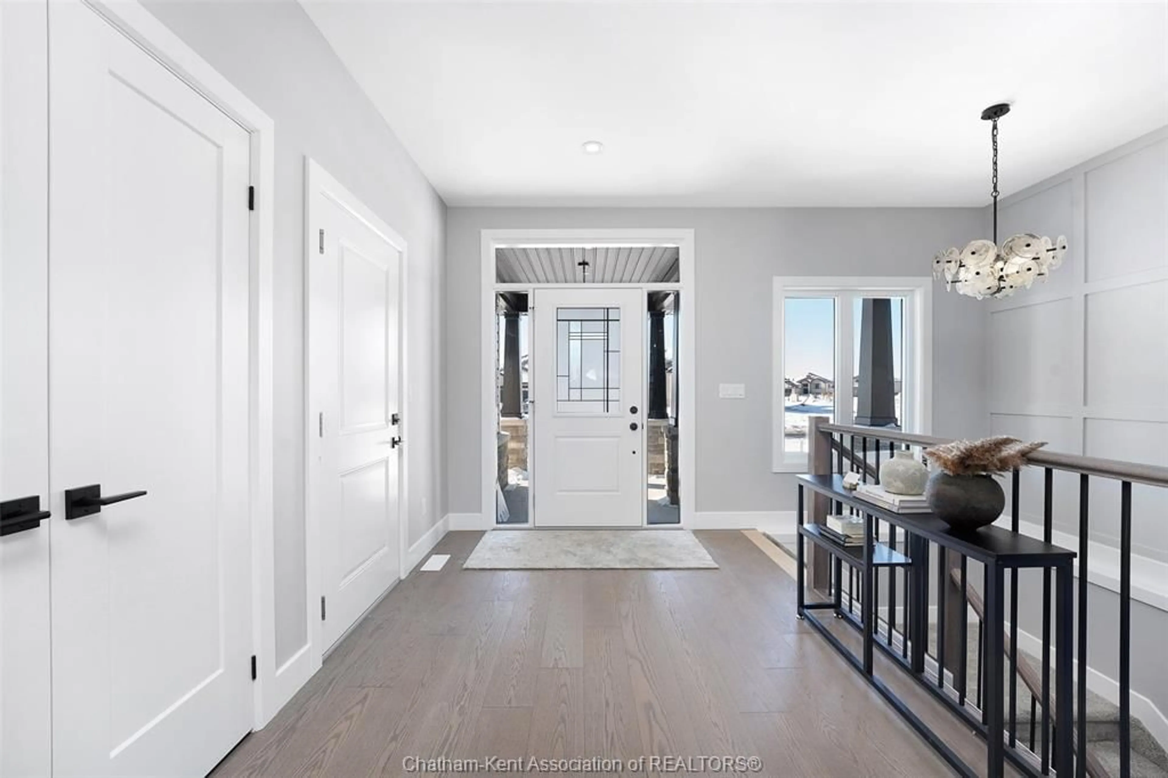 Indoor entryway for 103 Fenceline Dr, Chatham Ontario N7M 0V9