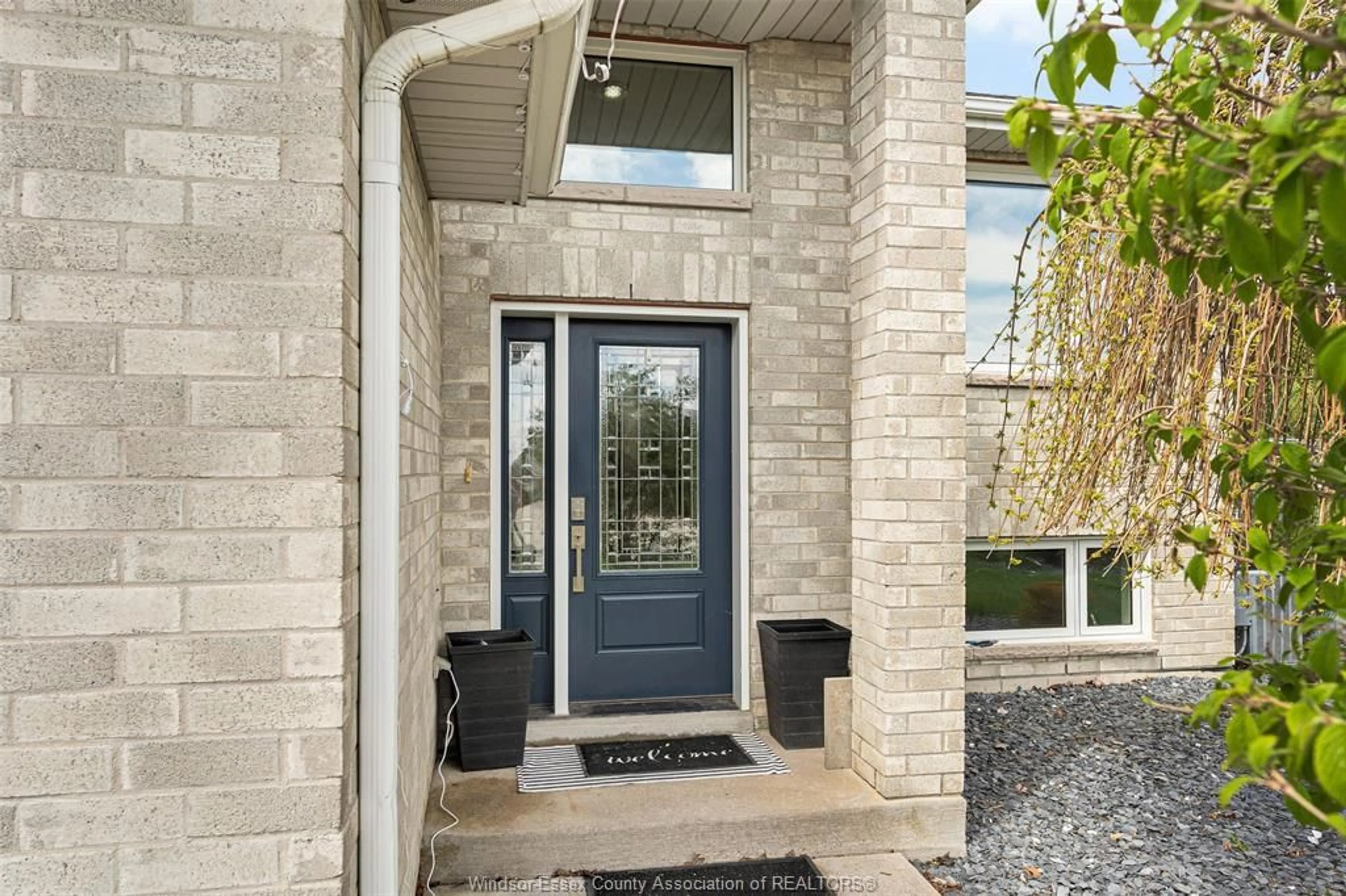 Indoor entryway for 719 HELENA Cres, Belle River Ontario N8L 0P7
