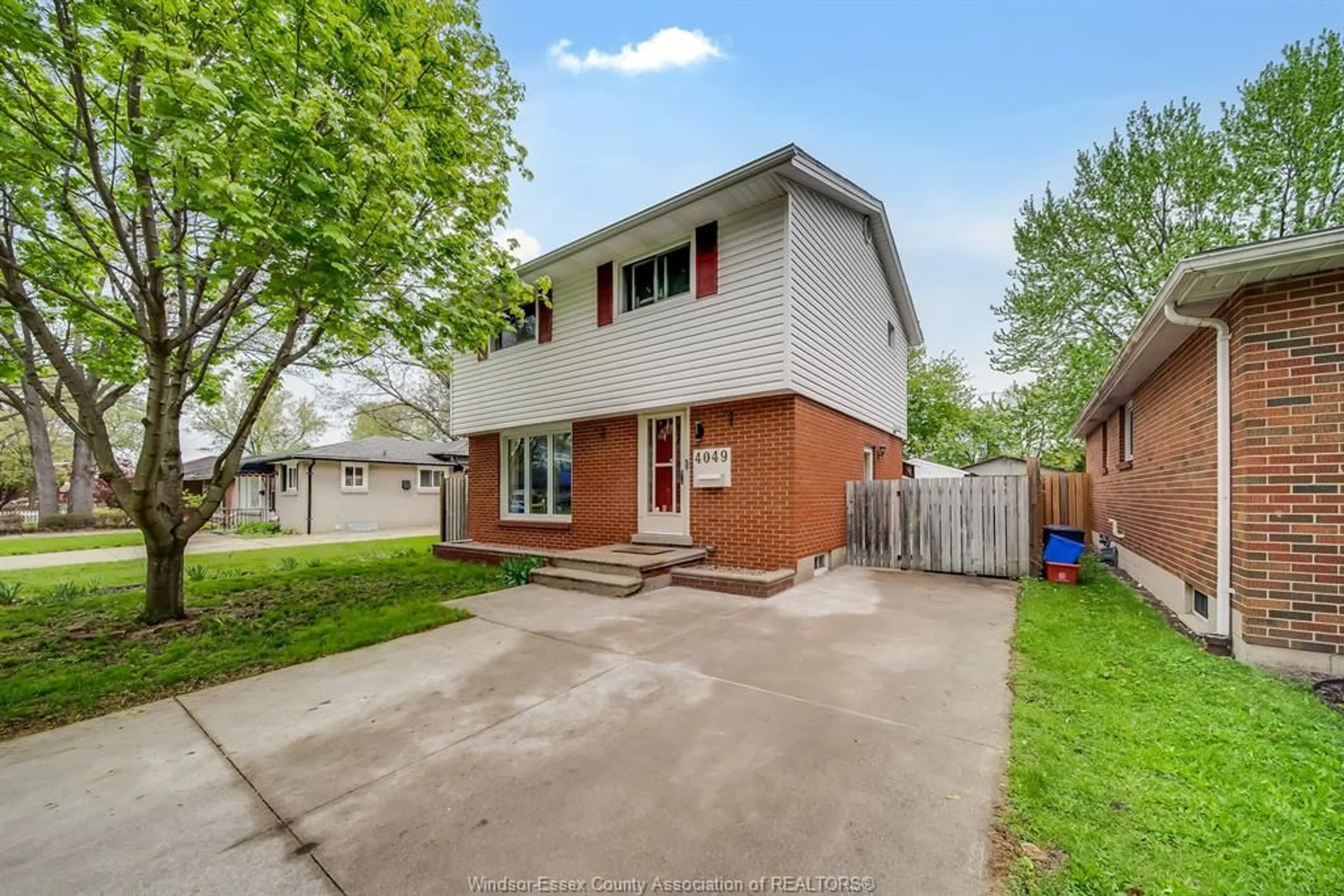 Home with brick exterior material, street for 4049 WHITNEY Ave, Windsor Ontario N9C 2C7