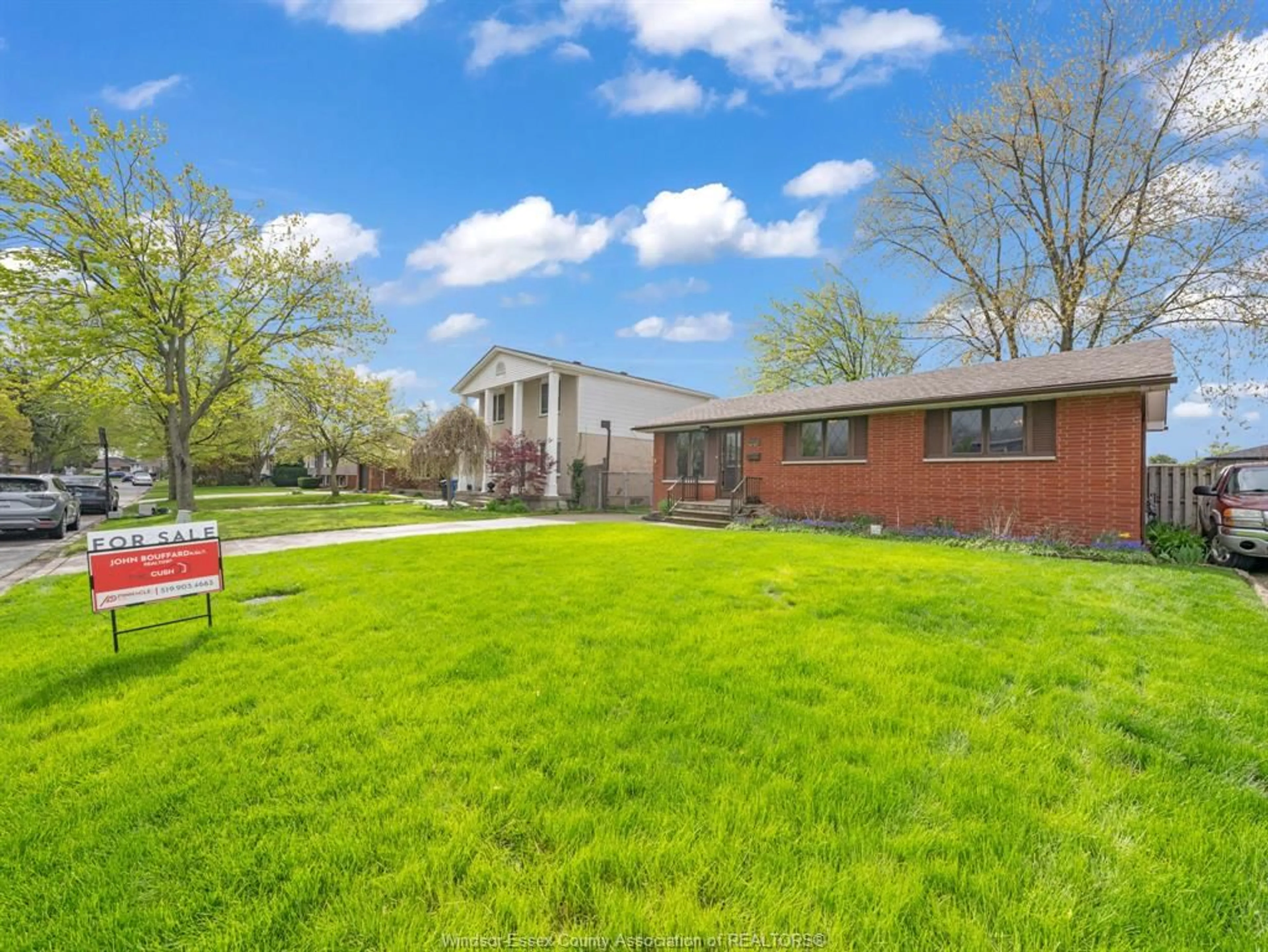 A pic from outside/outdoor area/front of a property/back of a property/a pic from drone, street for 10705 LAMBETH, Windsor Ontario N8R 1C8