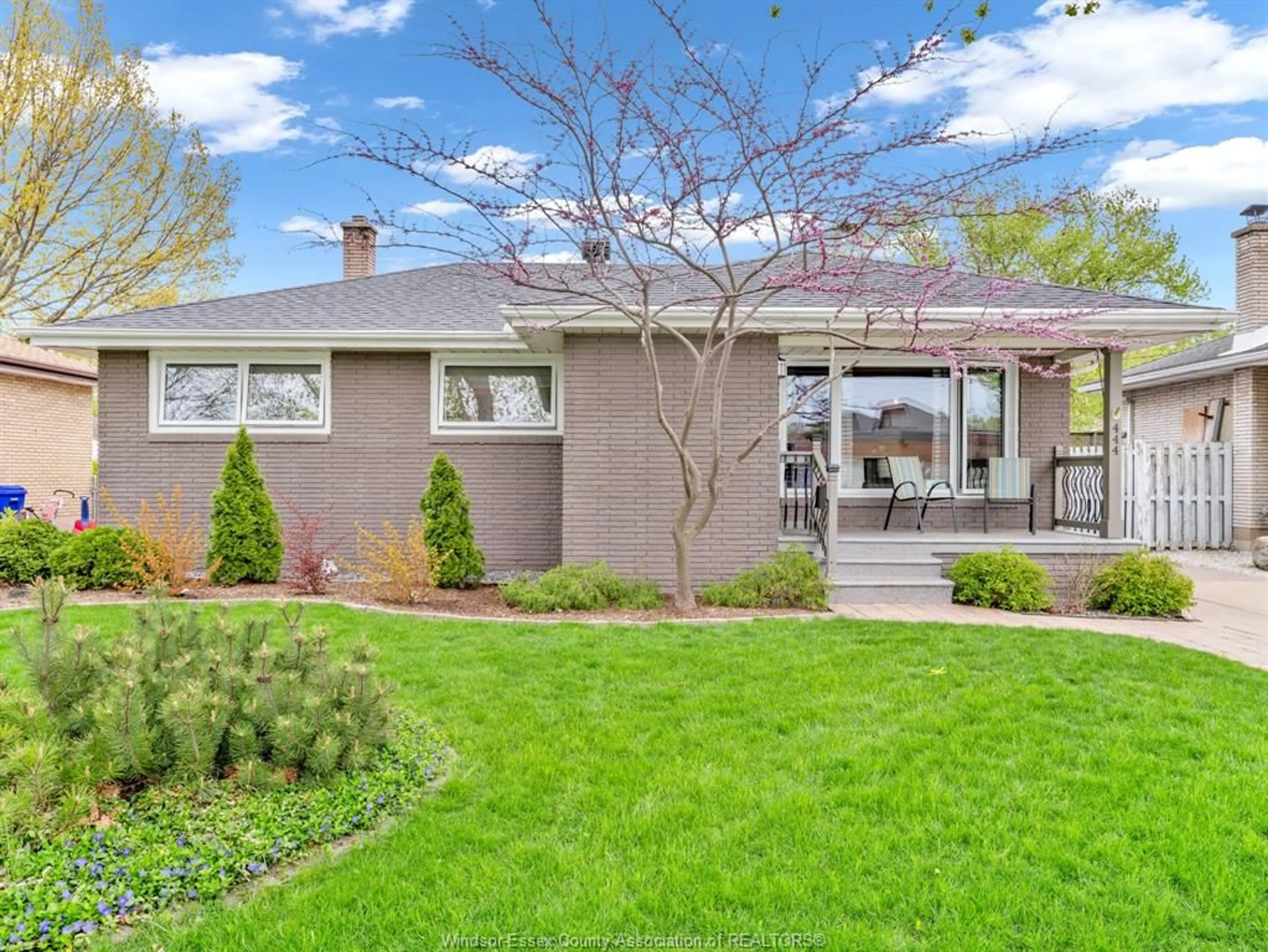 Home with vinyl exterior material, street for 444 LORI St, Windsor Ontario N8S 3Y2