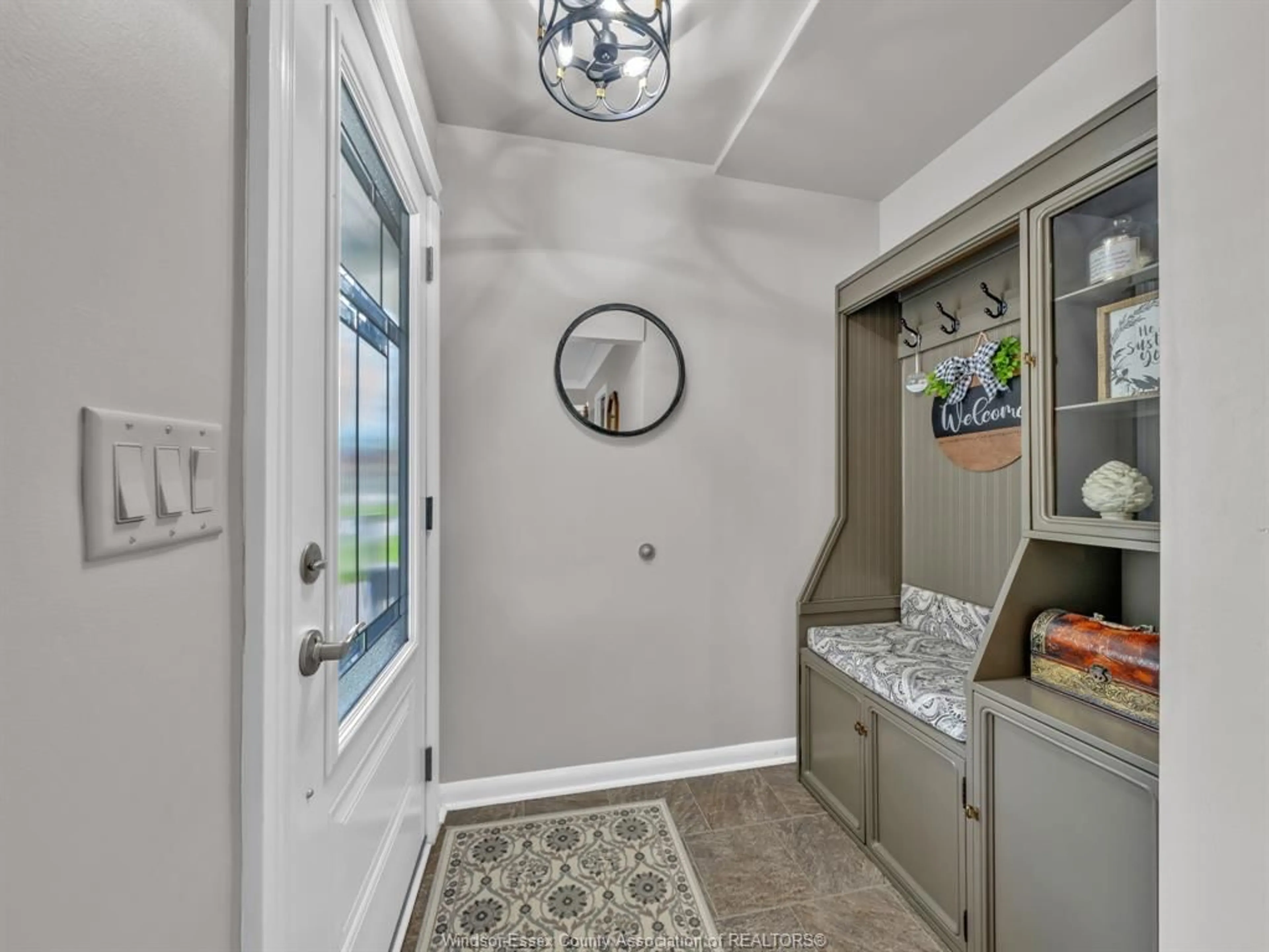 Indoor entryway for 444 LORI St, Windsor Ontario N8S 3Y2