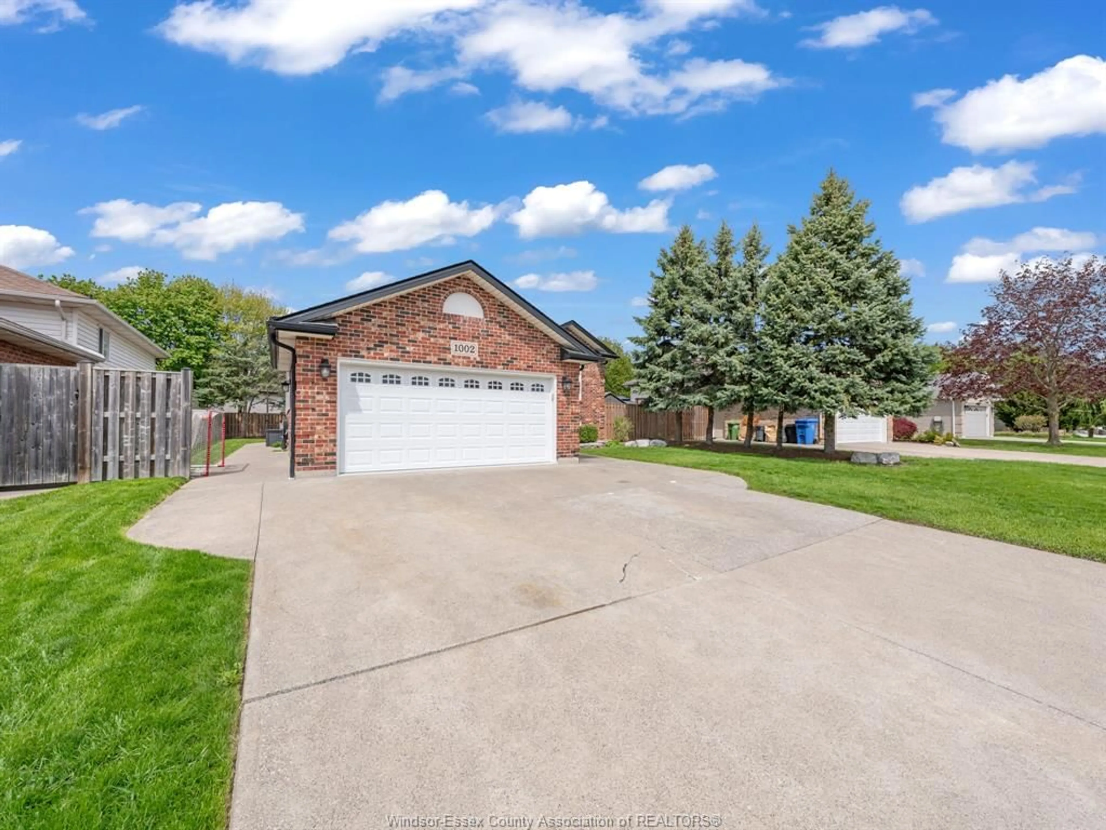 A pic from outside/outdoor area/front of a property/back of a property/a pic from drone, water/lake/river/ocean view for 1002 KING RICHARD Crt, Lakeshore Ontario N8L 0T8