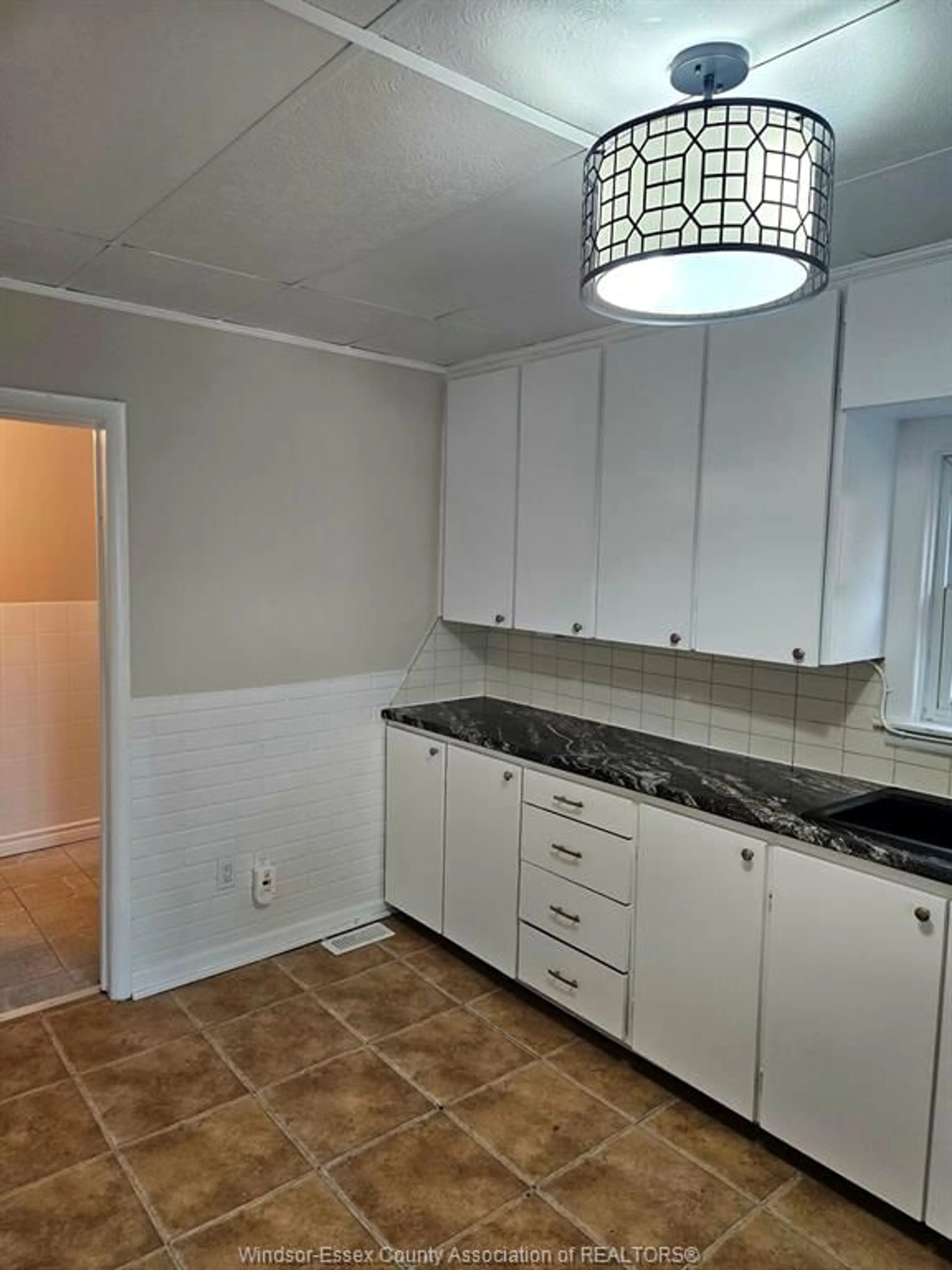 Standard kitchen, ceramic/tile floor for 1630 MARENTETTE Ave, Windsor Ontario N8X 4E6