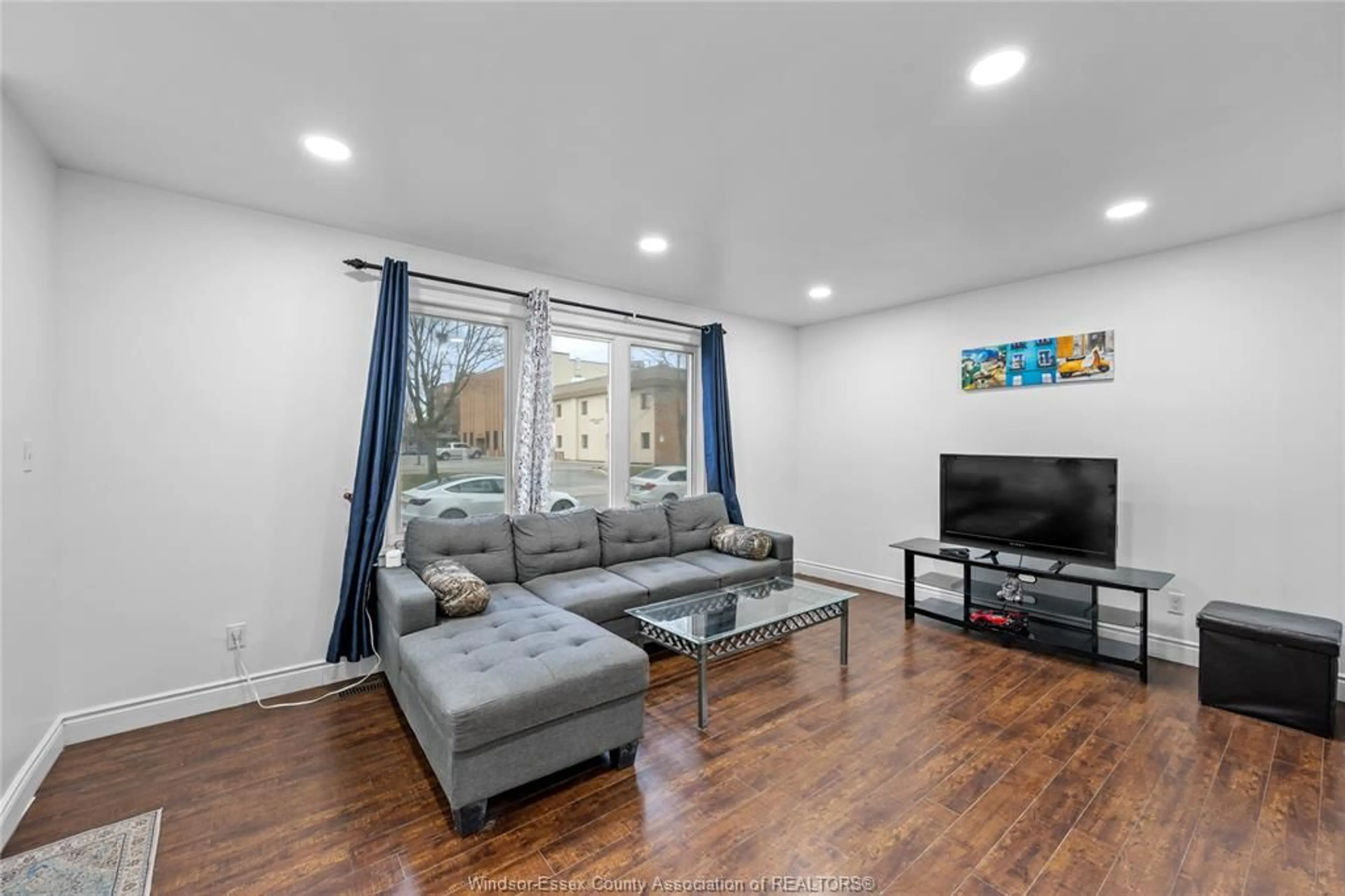 Living room with furniture, unknown for 636 JOSEPHINE Ave, Windsor Ontario N9B 2L3