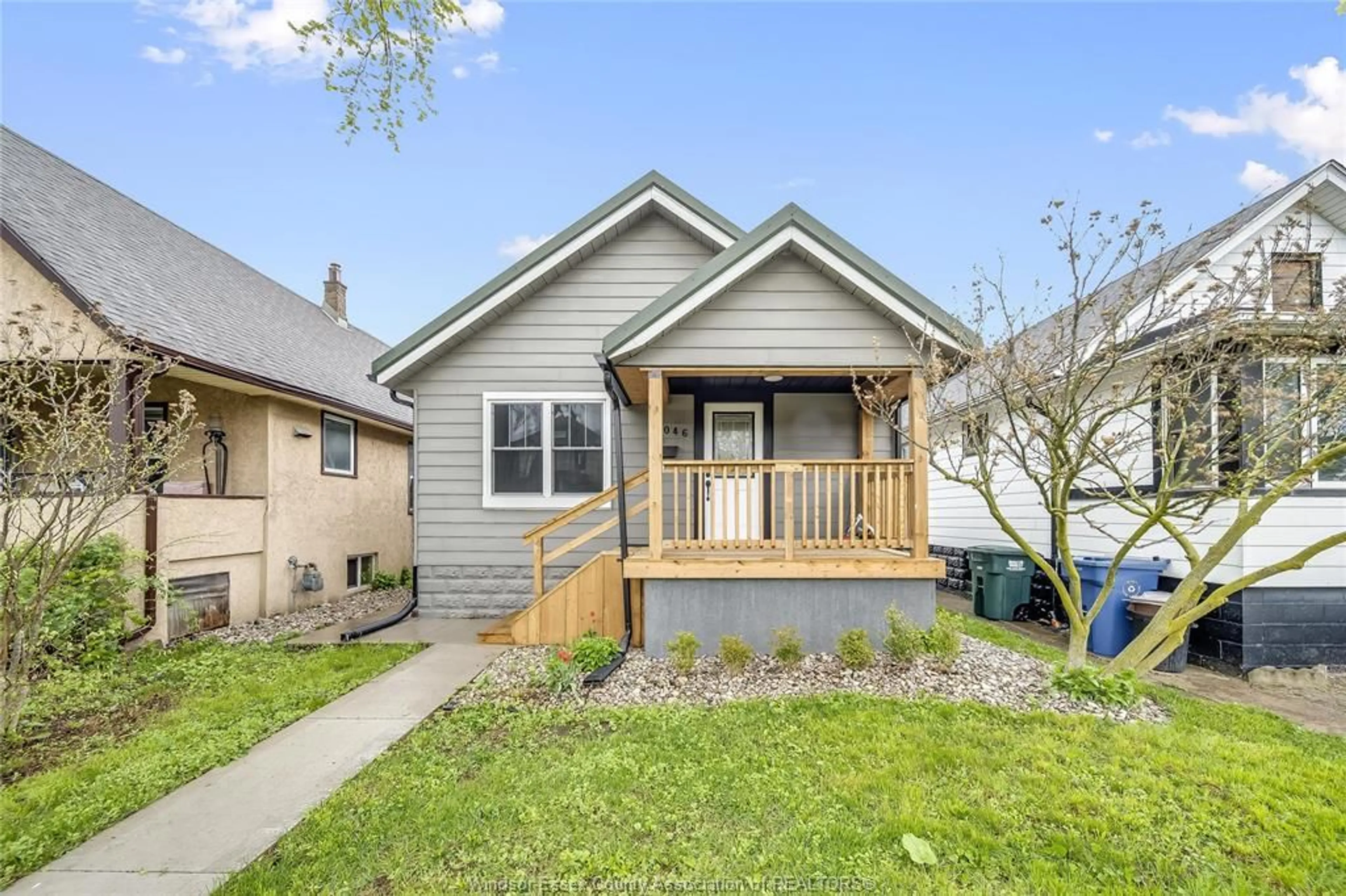 Home with vinyl exterior material, street for 1046 ELSMERE, Windsor Ontario N9A 2B2